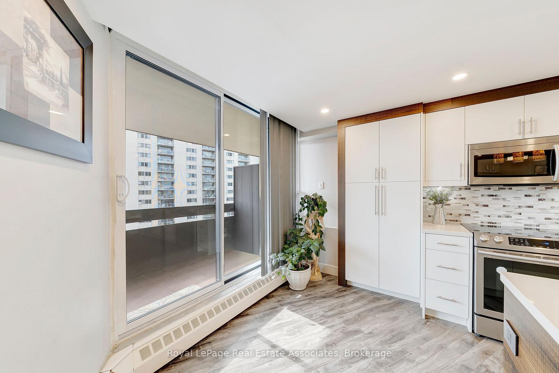 Photo 4 of Unit 1406, 335 Mill Road, Etobicoke, Eringate-Centennial-West Deane — HOMEH