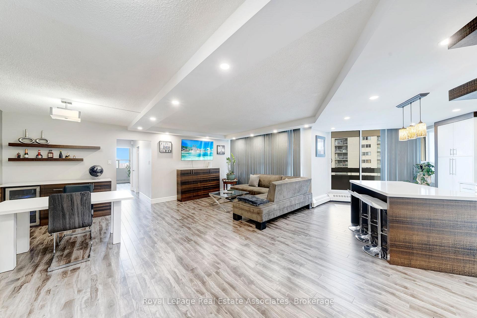 Photo 8 of Unit 1406, 335 Mill Road, Etobicoke, Eringate-Centennial-West Deane — HOMEH