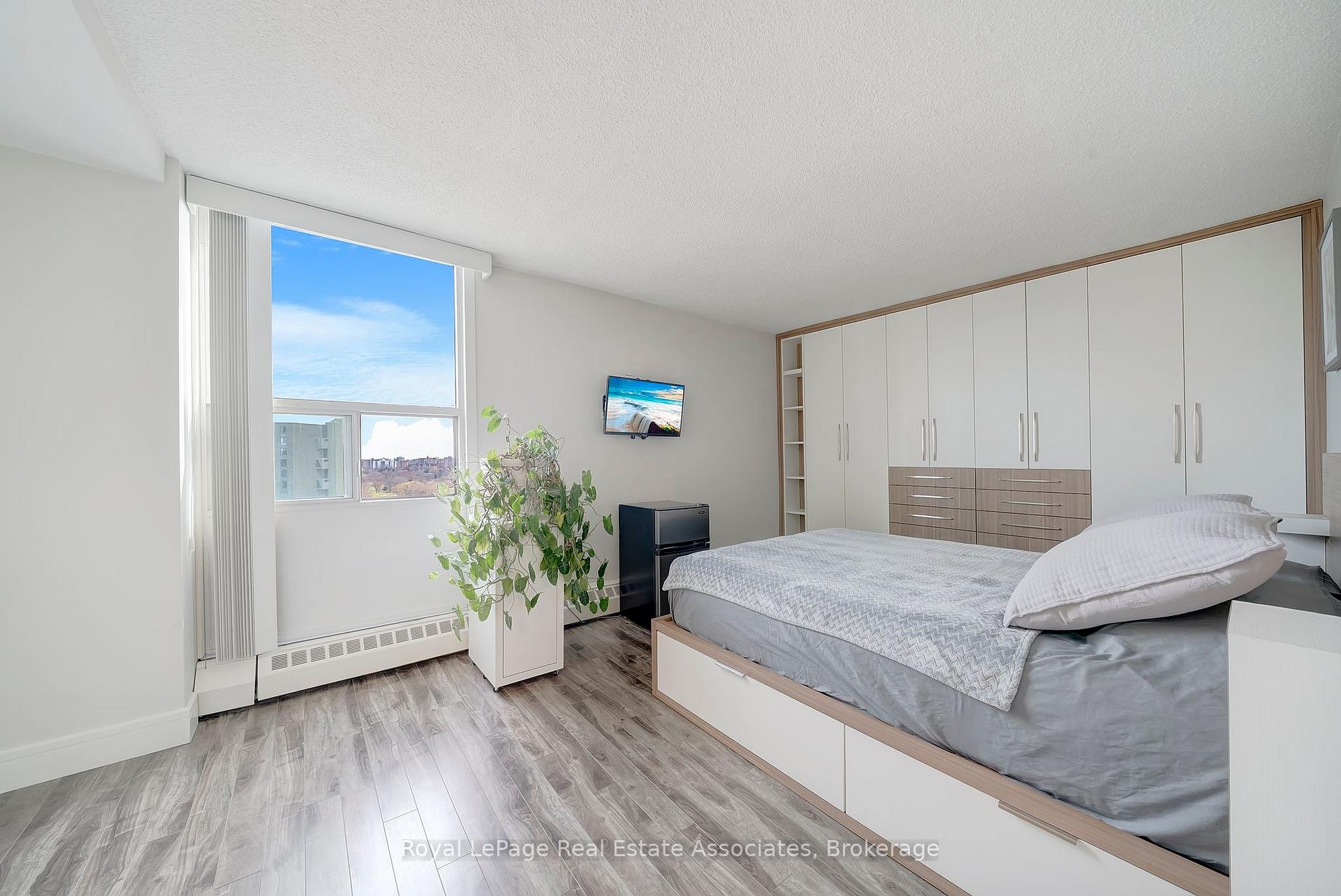 Photo 15 of Unit 1406, 335 Mill Road, Etobicoke, Eringate-Centennial-West Deane — HOMEH