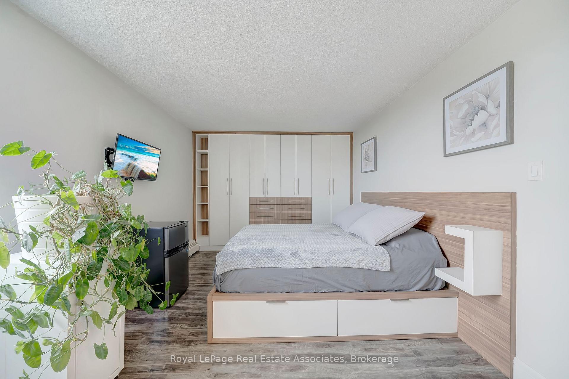 Photo 16 of Unit 1406, 335 Mill Road, Etobicoke, Eringate-Centennial-West Deane — HOMEH