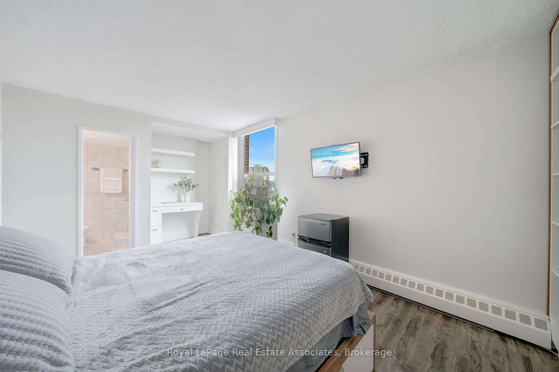Photo 17 of Unit 1406, 335 Mill Road, Etobicoke, Eringate-Centennial-West Deane — HOMEH