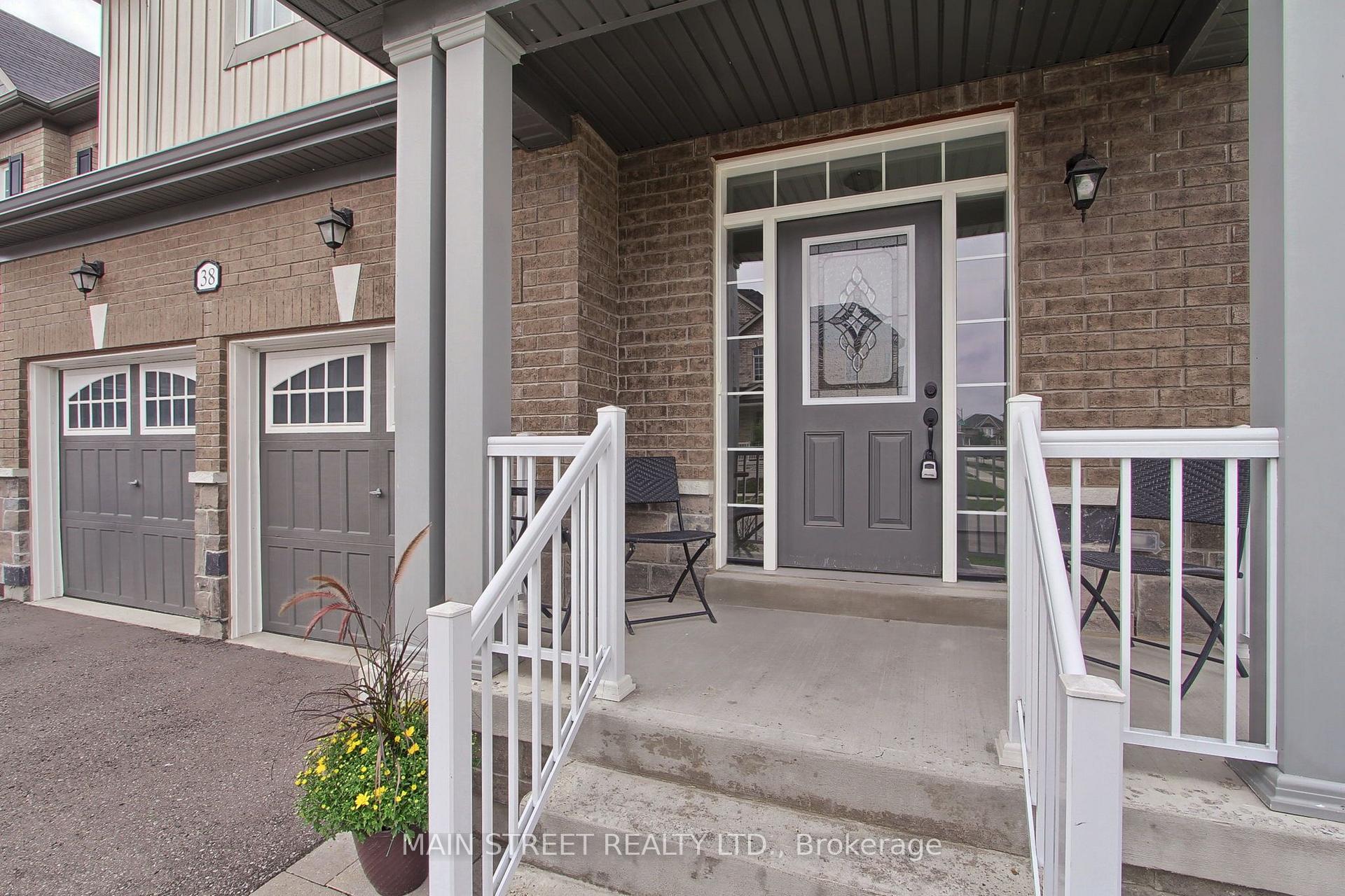 Photo 4 of 38 Clear Spring Avenue, Georgina, Keswick South — HOMEH