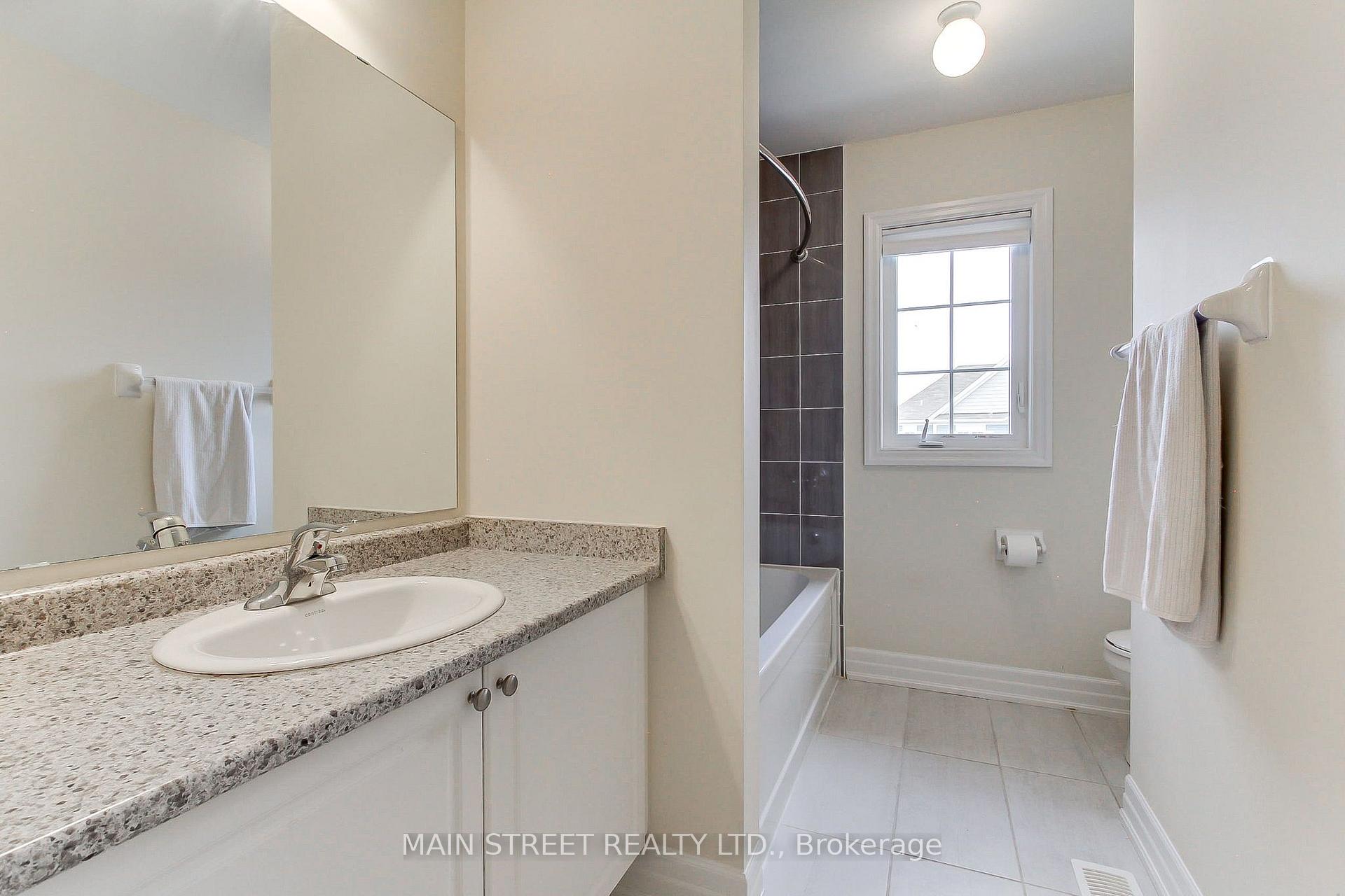 Photo 25 of 38 Clear Spring Avenue, Georgina, Keswick South — HOMEH