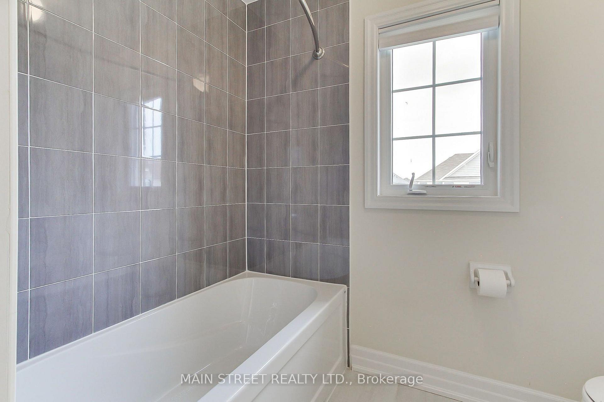 Photo 26 of 38 Clear Spring Avenue, Georgina, Keswick South — HOMEH