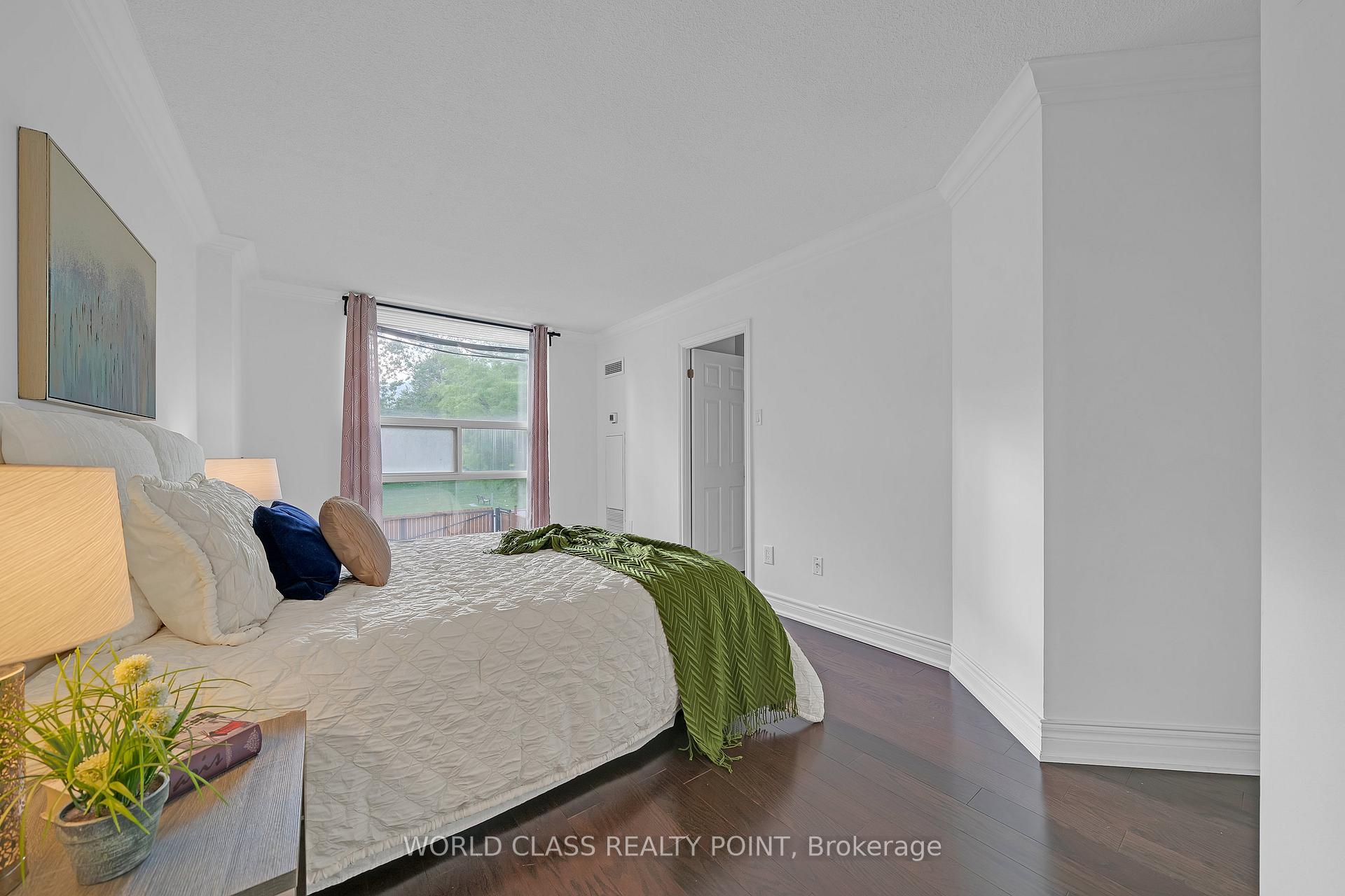 Photo 6 of Unit 201, 40 Harding Boulevard W, Richmond Hill, North Richvale — HOMEH