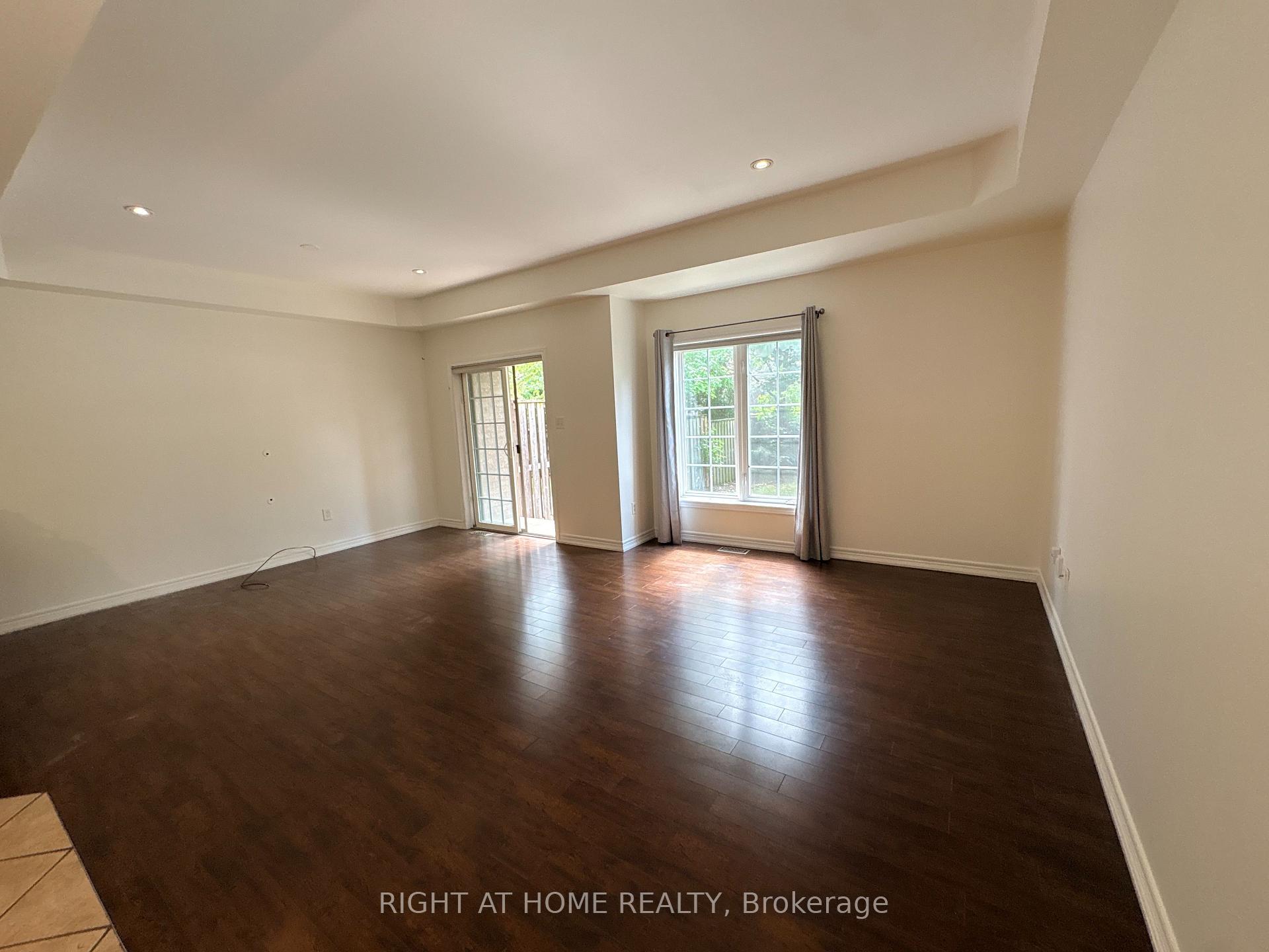 Photo 3 of 4029 Alexan Crescent, Burlington, Rose — HOMEH