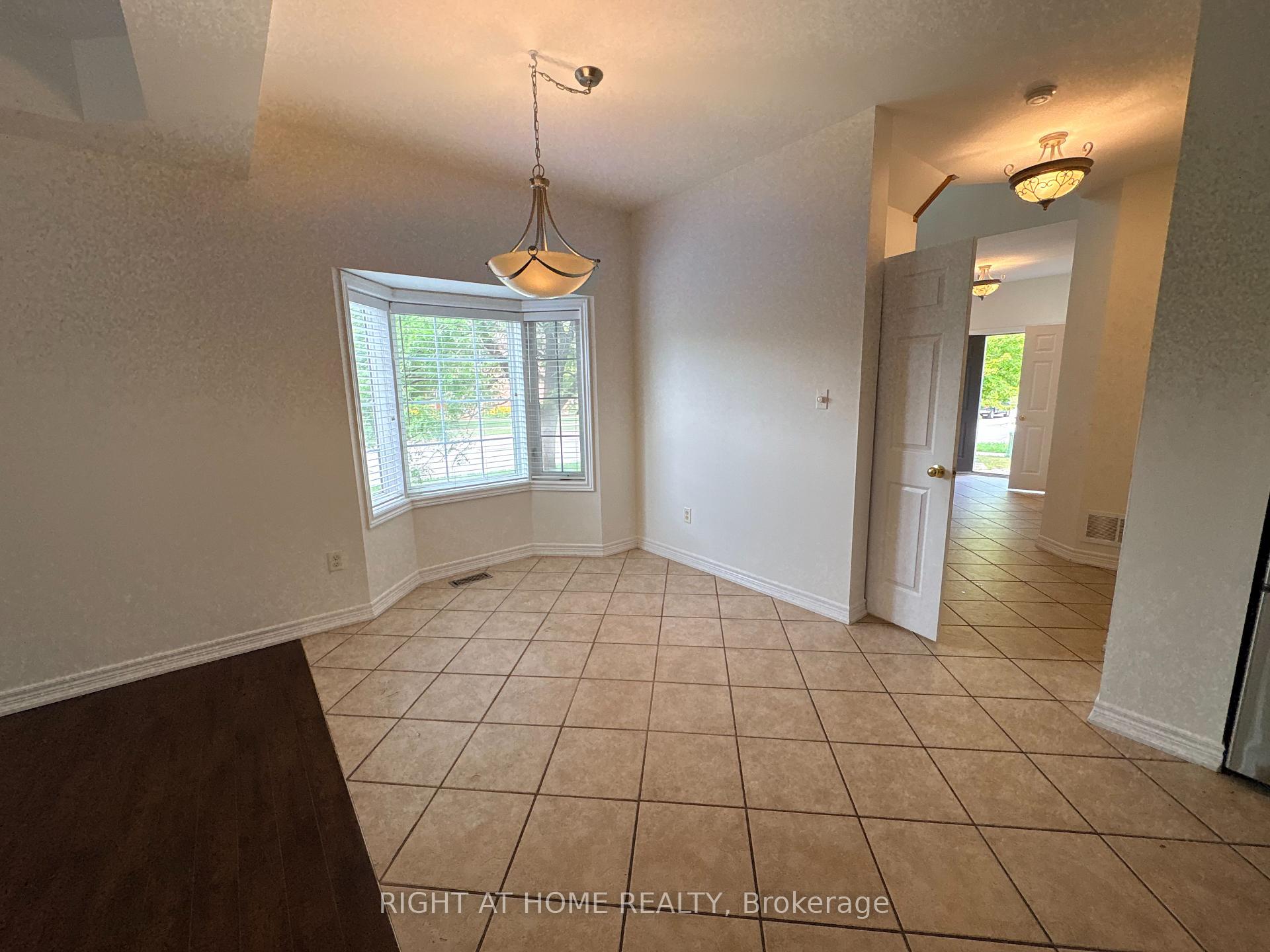 Photo 4 of 4029 Alexan Crescent, Burlington, Rose — HOMEH