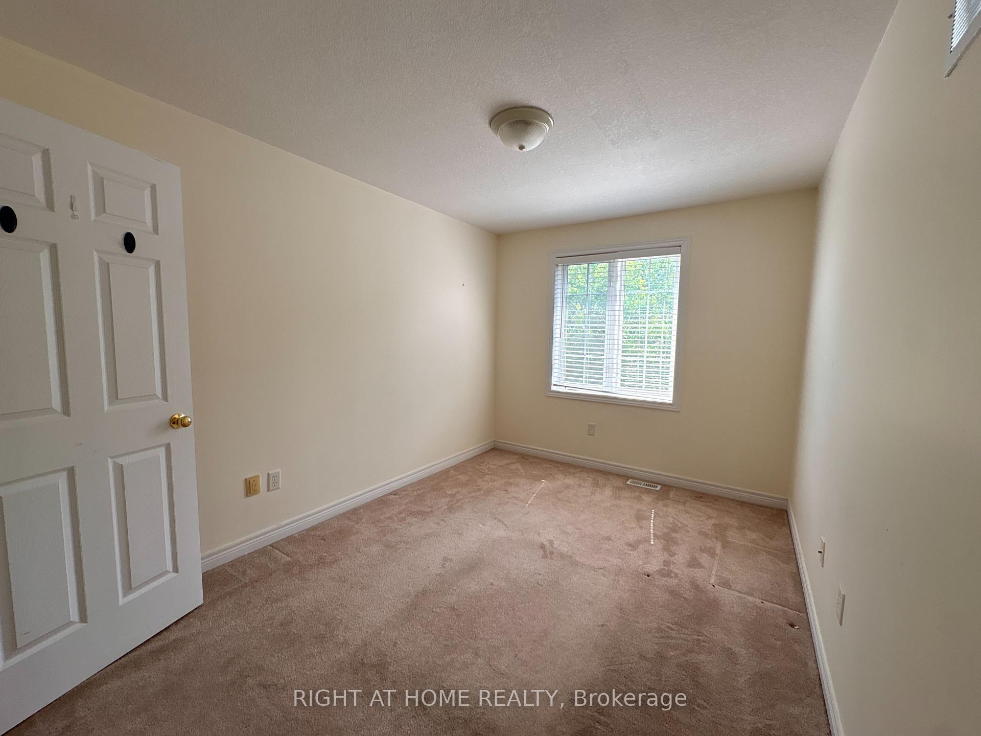 Photo 12 of 4029 Alexan Crescent, Burlington, Rose — HOMEH