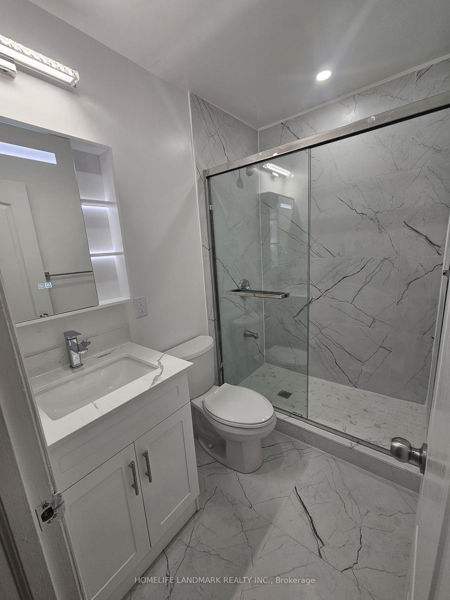 Photo 2 of 18 Highland Park Boulevard, Markham, Grandview — HOMEH