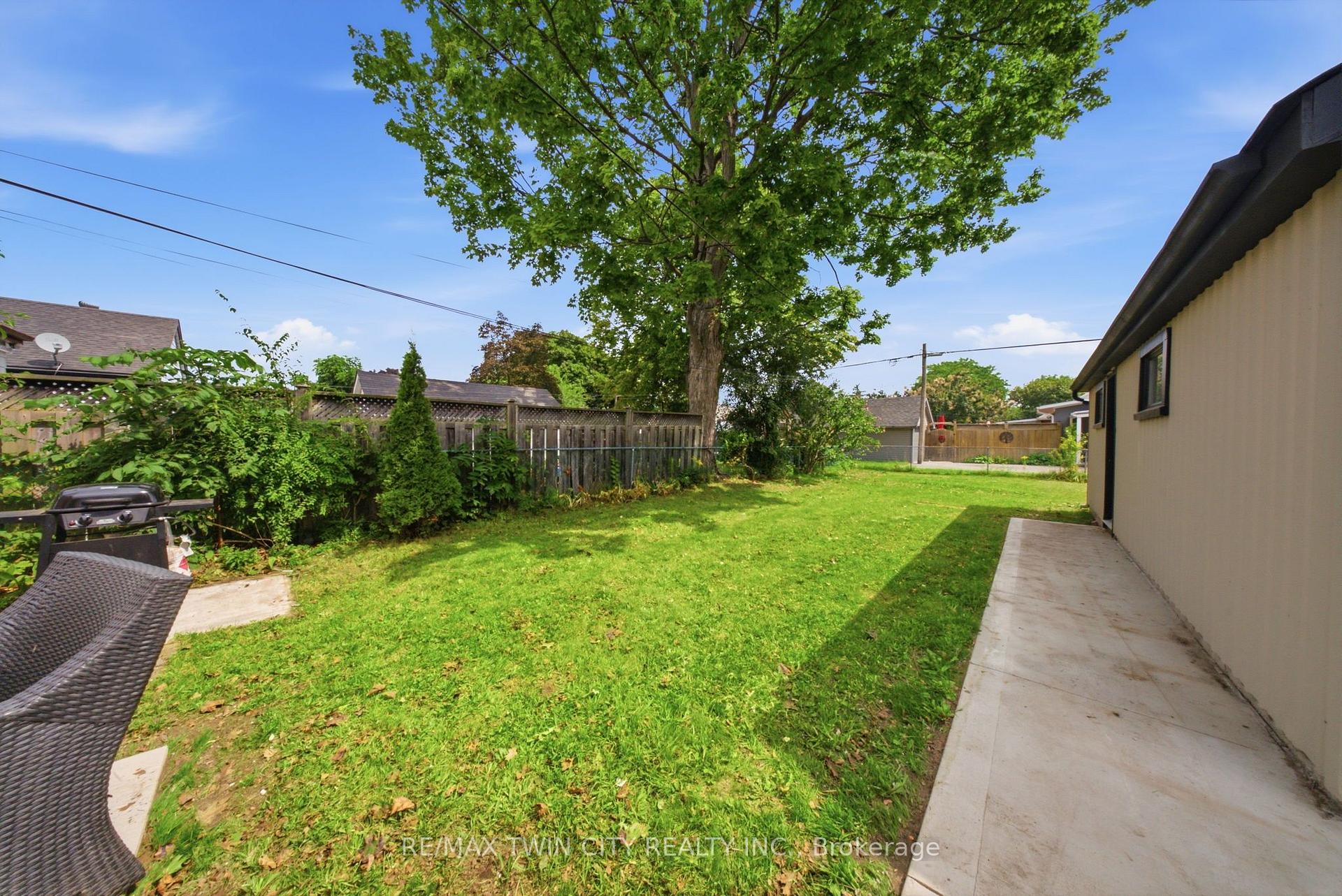 Photo 24 of 77 Abigail Avenue, Brantford, Henderson-Sky Acres — HOMEH