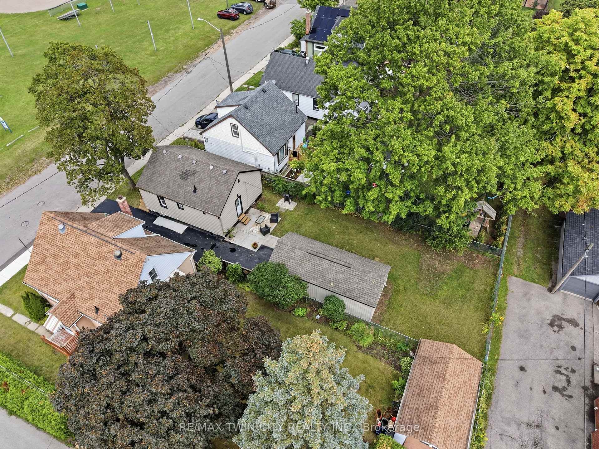 Photo 28 of 77 Abigail Avenue, Brantford, Henderson-Sky Acres — HOMEH