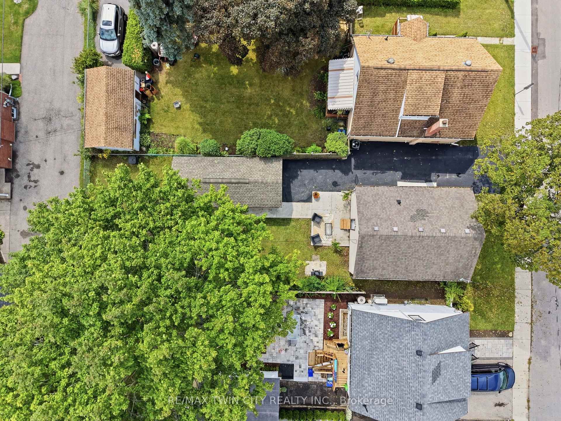 Photo 29 of 77 Abigail Avenue, Brantford, Henderson-Sky Acres — HOMEH