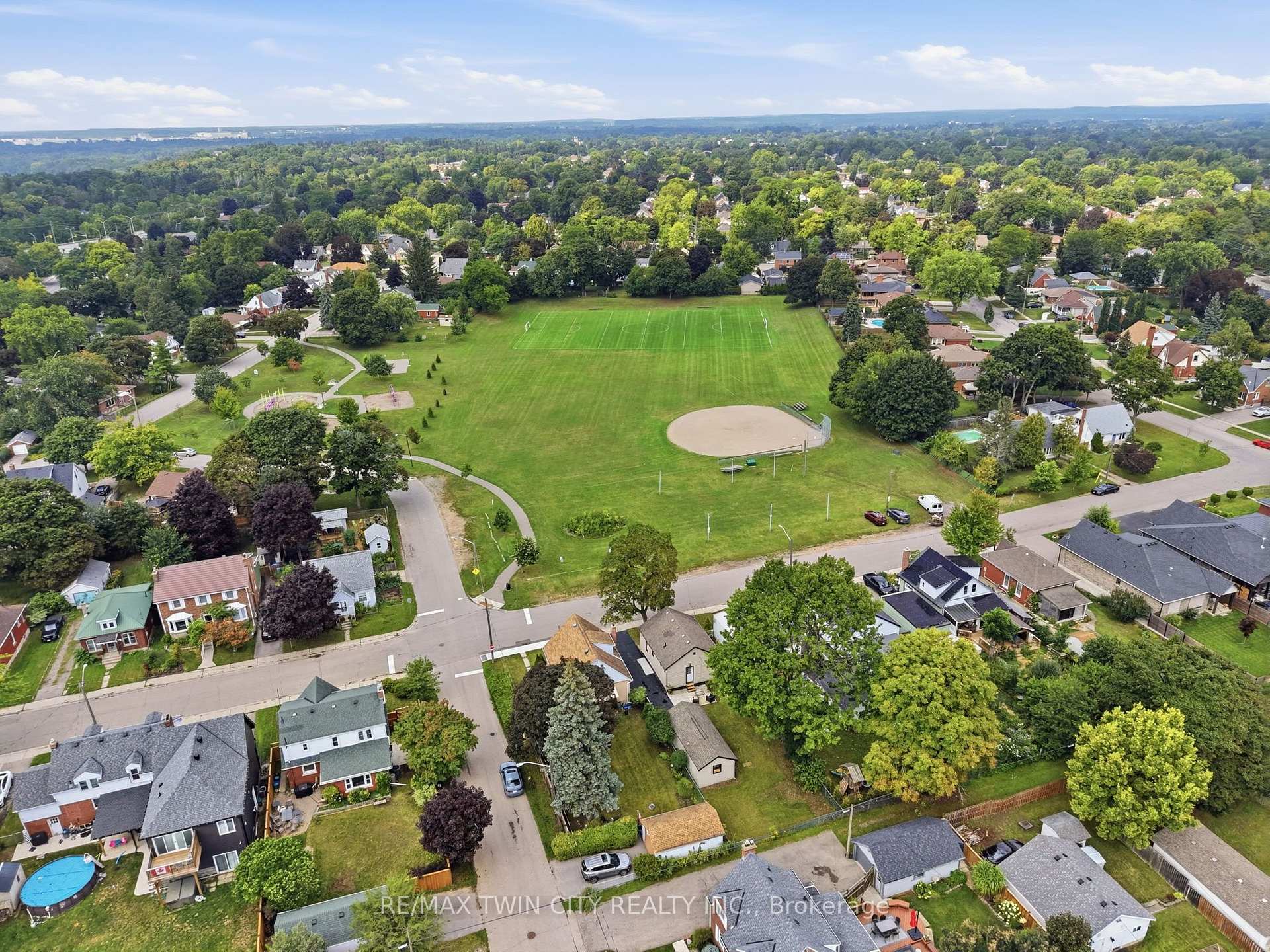 Photo 31 of 77 Abigail Avenue, Brantford, Henderson-Sky Acres — HOMEH