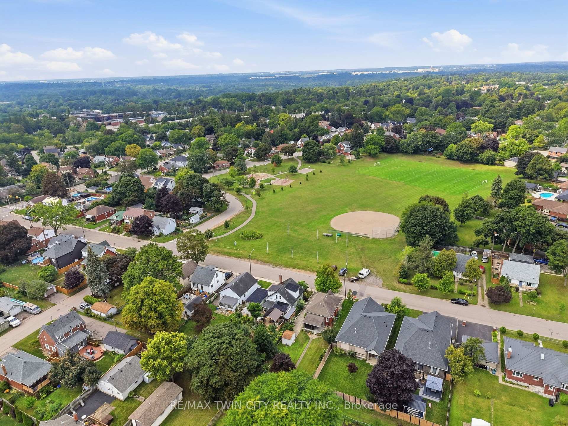 Photo 32 of 77 Abigail Avenue, Brantford, Henderson-Sky Acres — HOMEH
