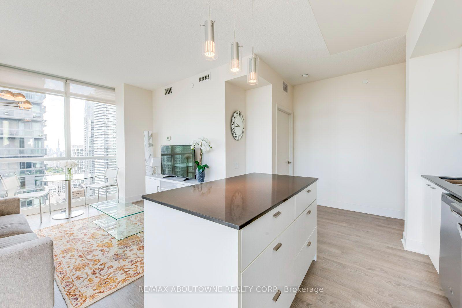 Photo 9 of Unit 2810, 30 Roehampton Avenue, Toronto, Mount Pleasant West — HOMEH