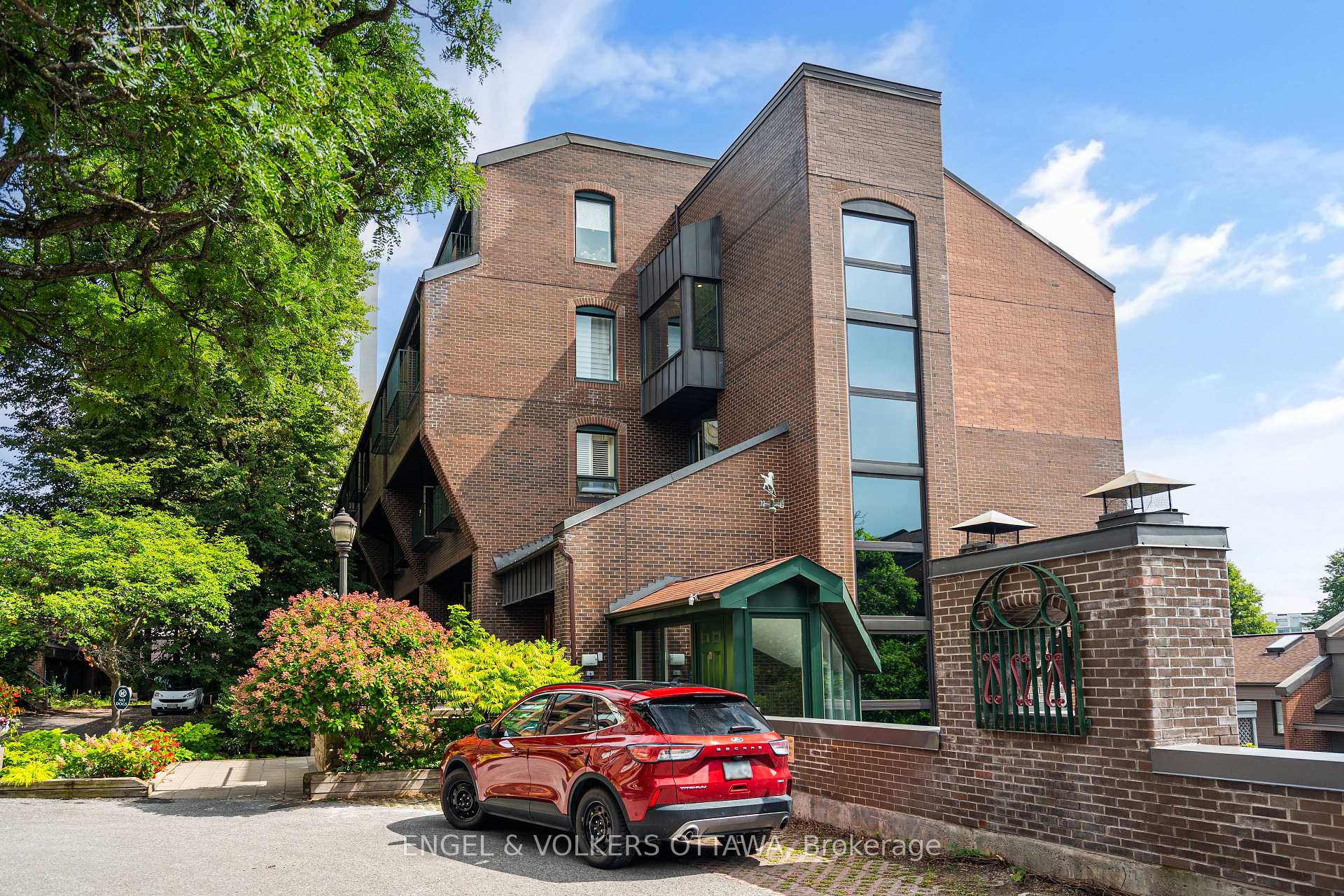 Photo 4 of Unit 5, 135 Springfield Road, Ottawa, Lindenlea — HOMEH
