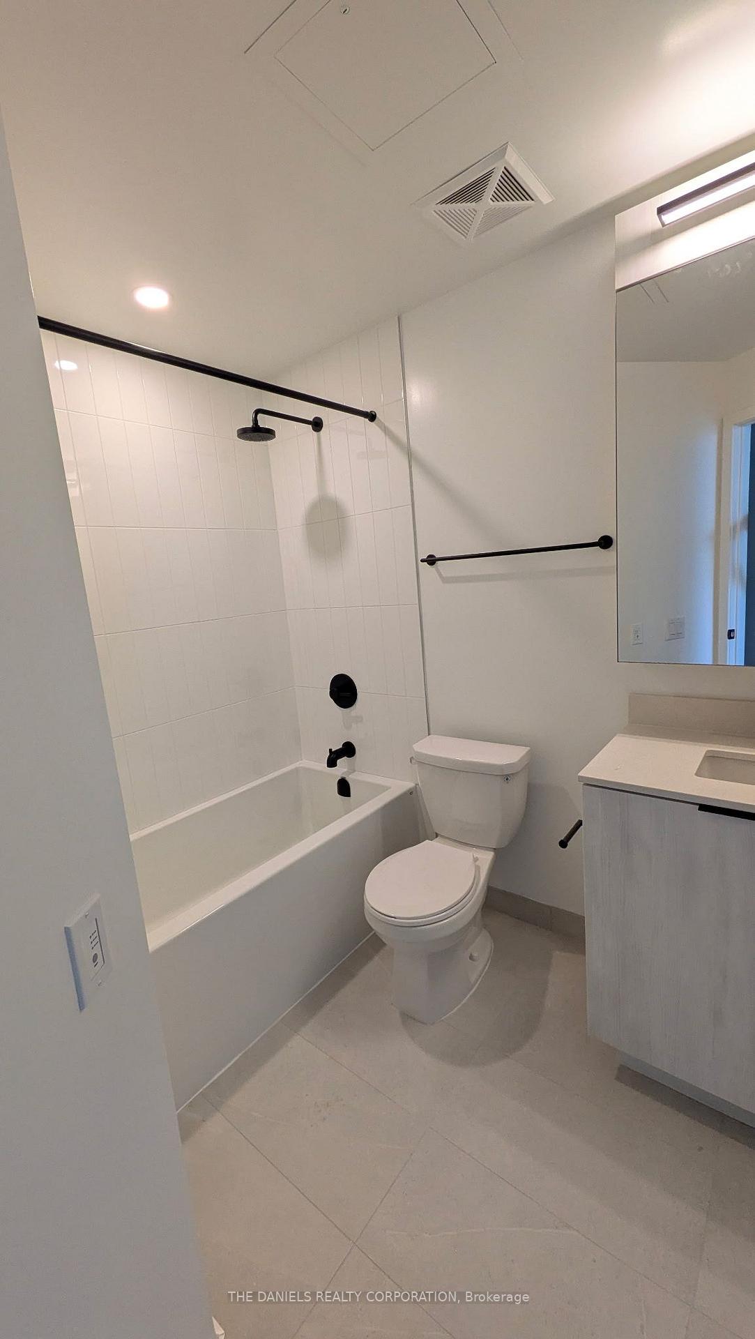 Photo 4 of Unit 2401, 2495 Eglinton Avenue E, Mississauga, Central Erin Mills — HOMEH