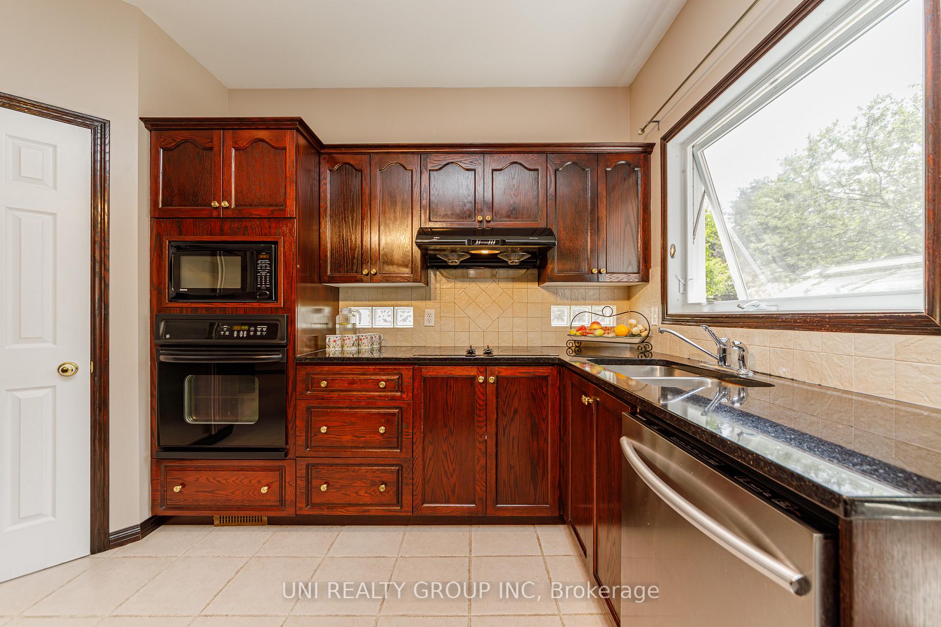 Photo 14 of 11 Langford Crescent, Ottawa, Kanata - Kanata Lakes/Heritage Hills — HOMEH