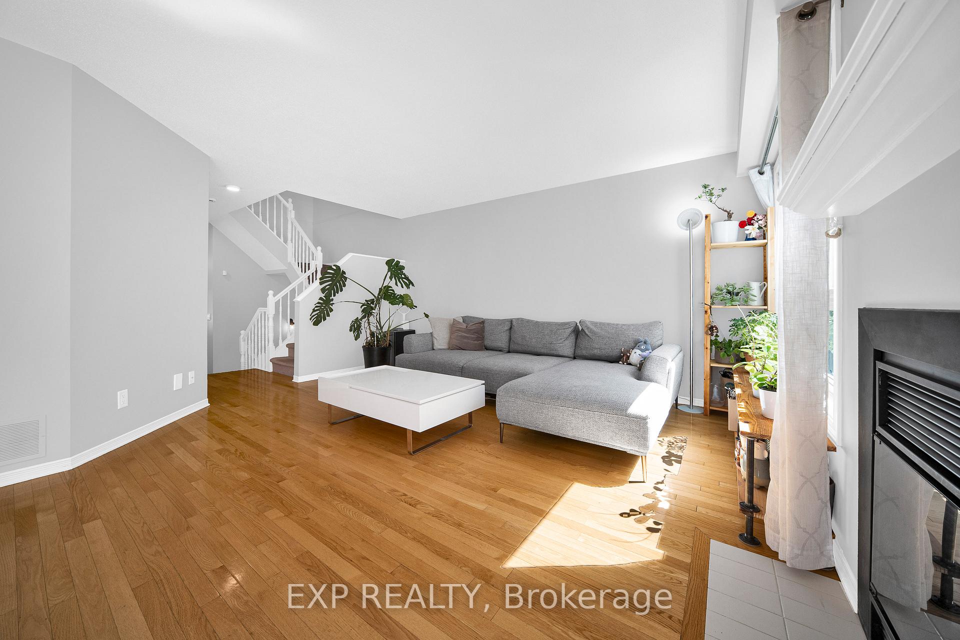 Photo 3 of 34 Stonebriar Drive, Ottawa, Centrepointe — HOMEH