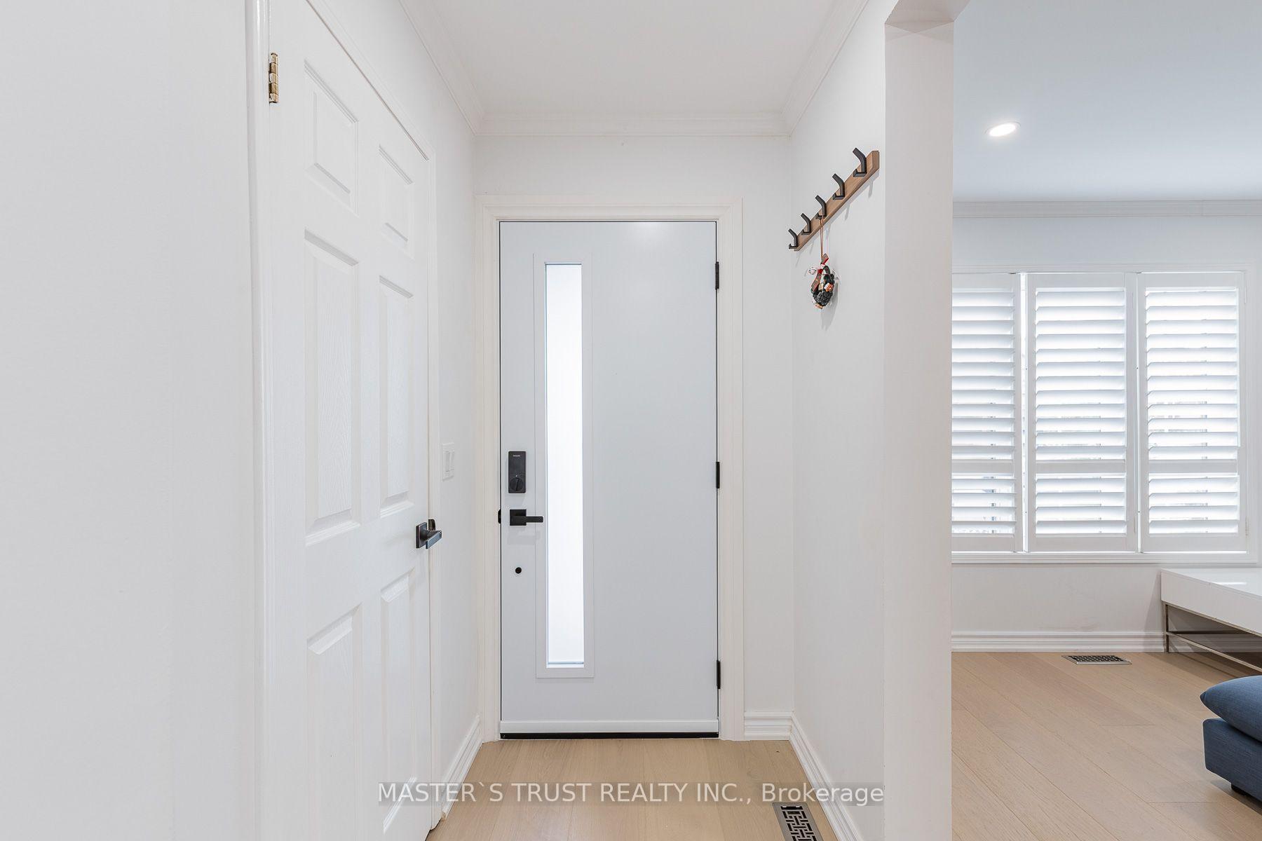 Photo 4 of 8572 Martin Grove Road, Vaughan, West Woodbridge — HOMEH