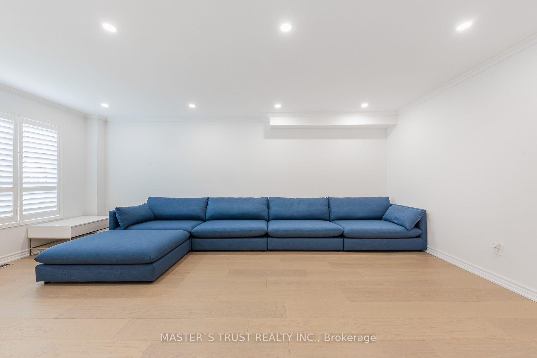 Photo 6 of 8572 Martin Grove Road, Vaughan, West Woodbridge — HOMEH