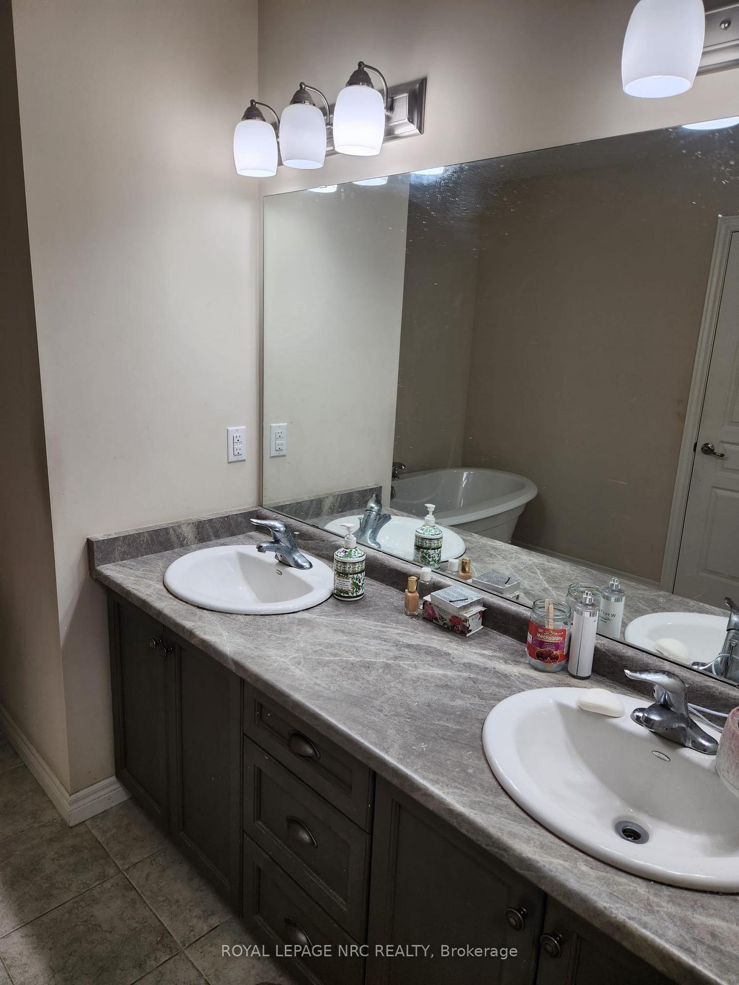 Photo 3 of 40 Elderberry Road, Thorold, Confederation Heights — HOMEH