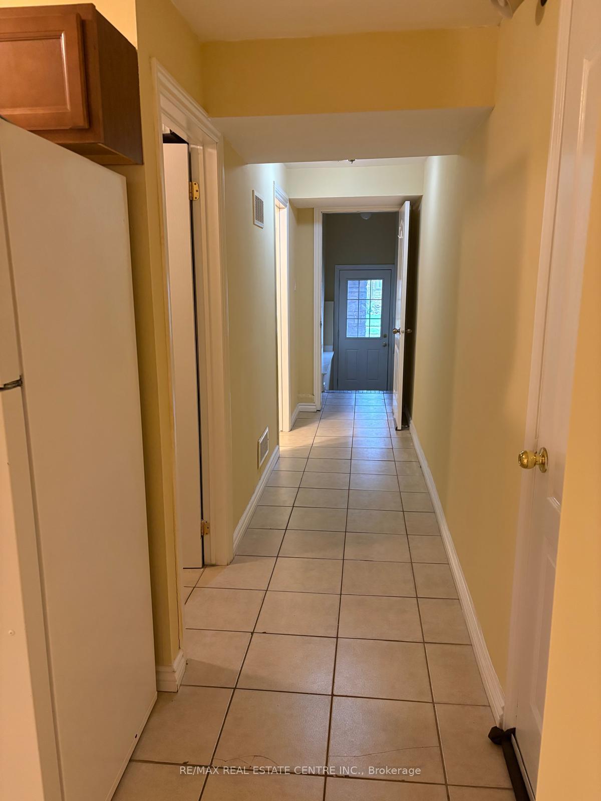 Photo 4 of Unit Bsmt, 21 Fahey Drive, Brampton, Bram West — HOMEH