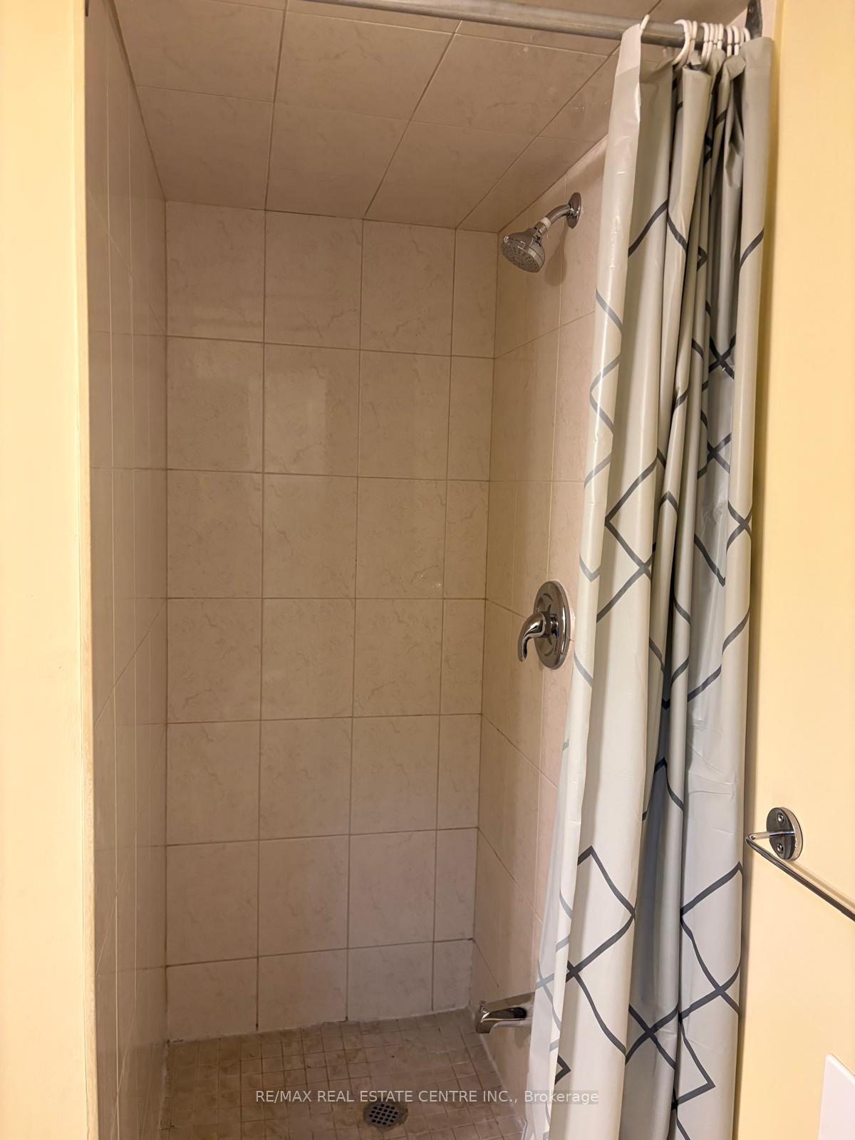 Photo 13 of Unit Bsmt, 21 Fahey Drive, Brampton, Bram West — HOMEH