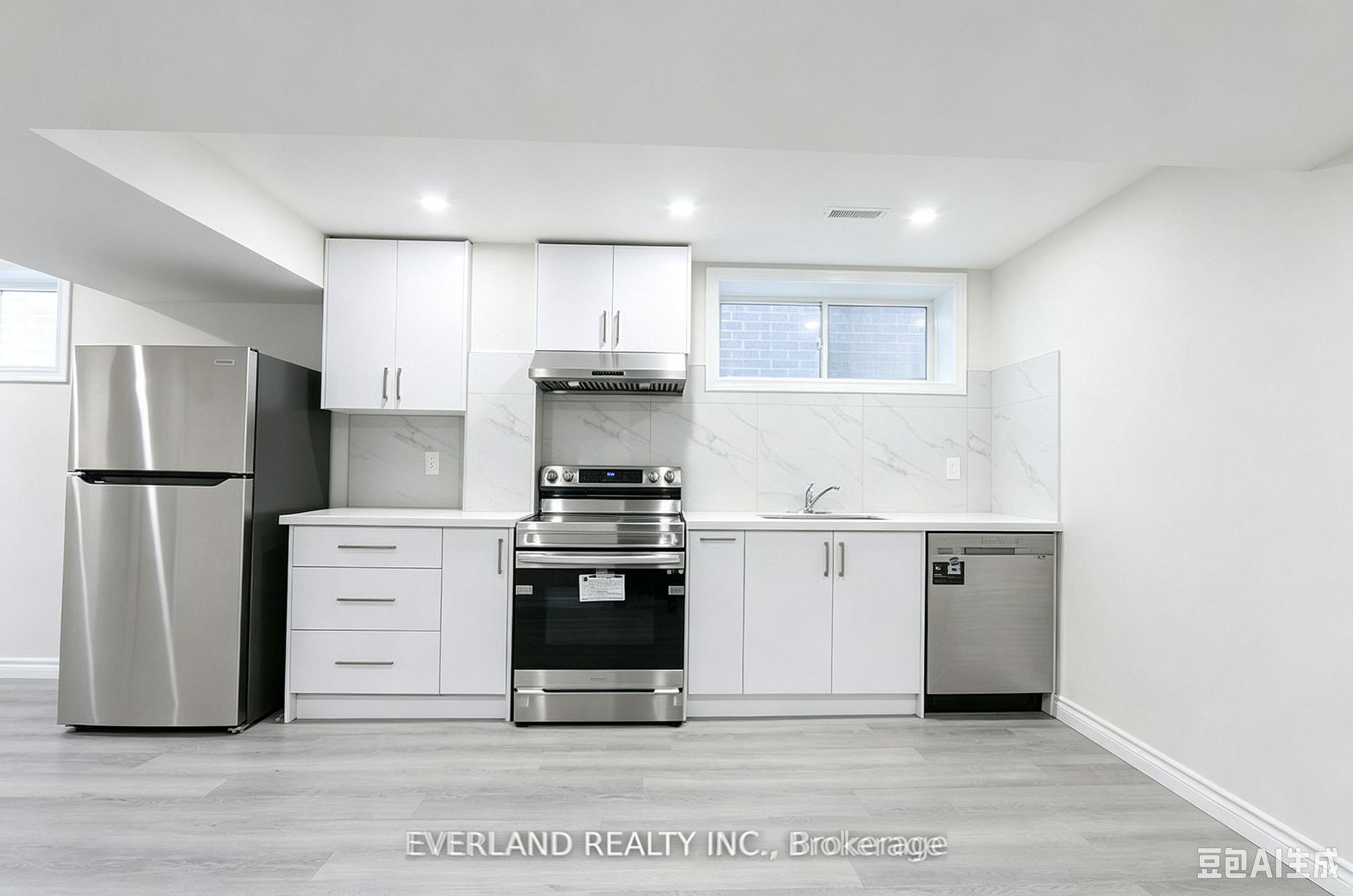 Photo 5 of 21 Kenneth Ross Bend, East Gwillimbury, Sharon — HOMEH