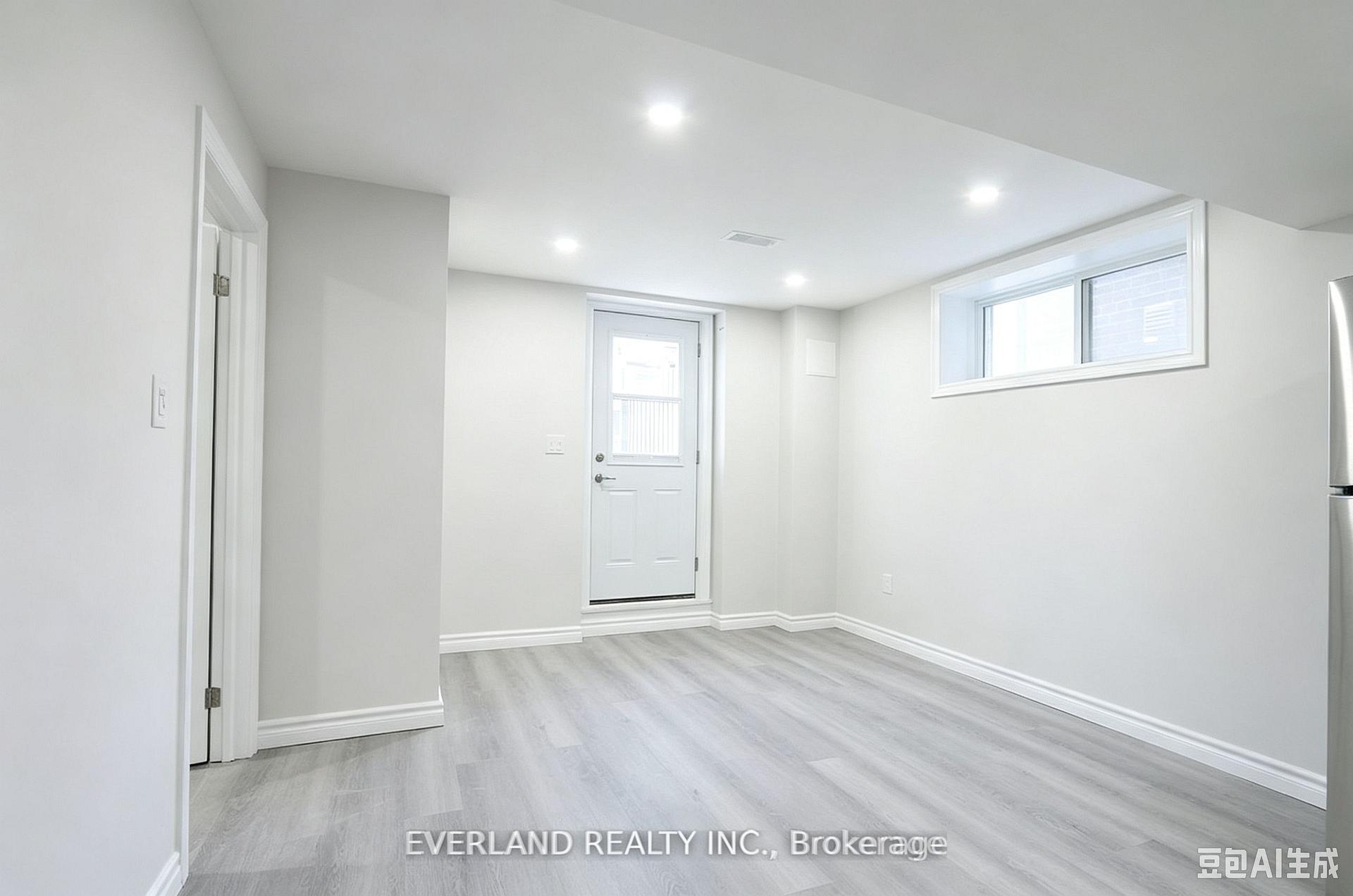 Photo 6 of 21 Kenneth Ross Bend, East Gwillimbury, Sharon — HOMEH