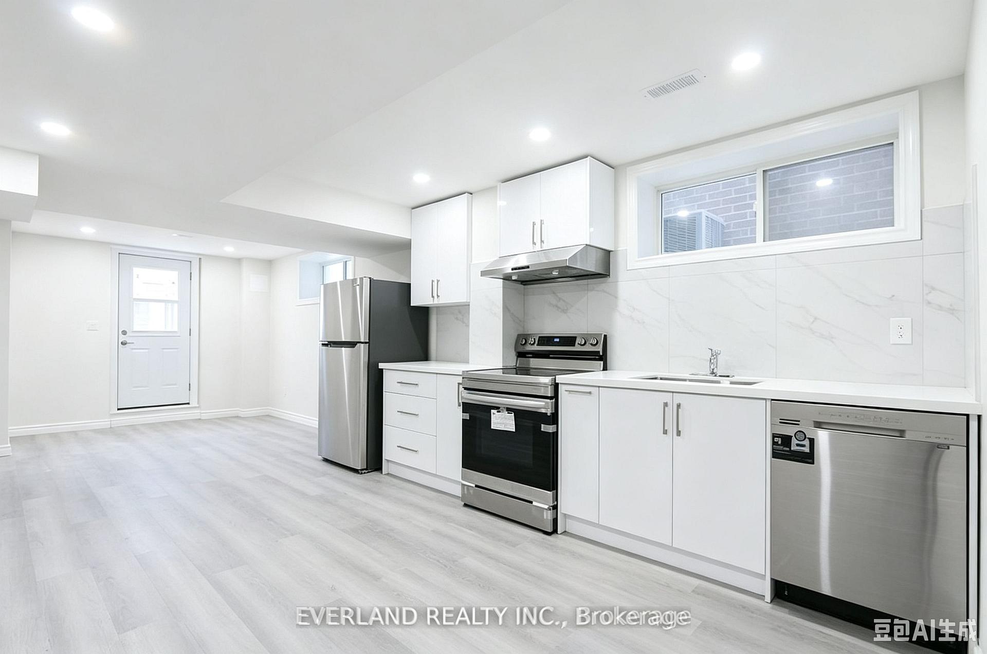 Photo 10 of 21 Kenneth Ross Bend, East Gwillimbury, Sharon — HOMEH