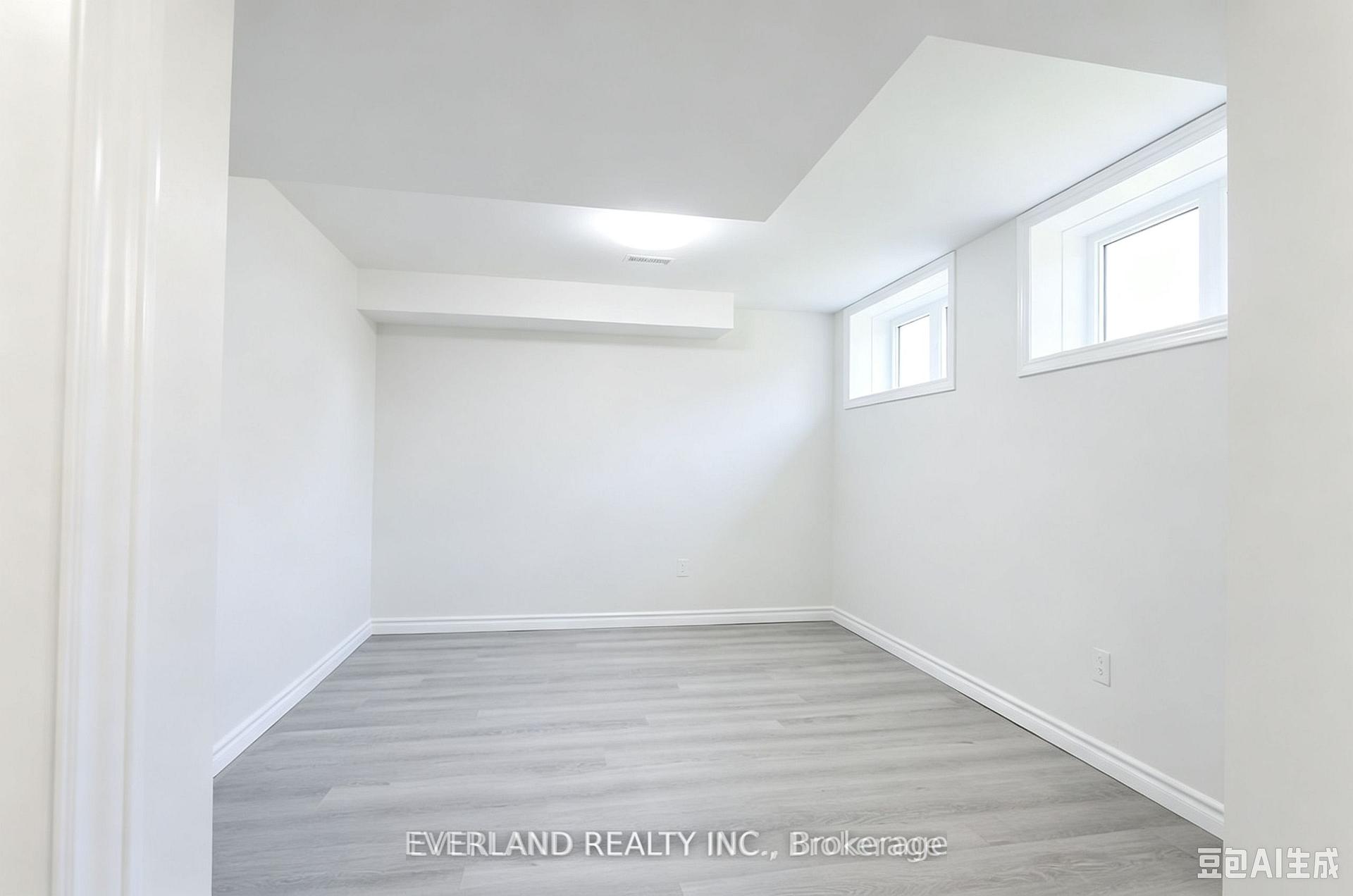 Photo 11 of 21 Kenneth Ross Bend, East Gwillimbury, Sharon — HOMEH
