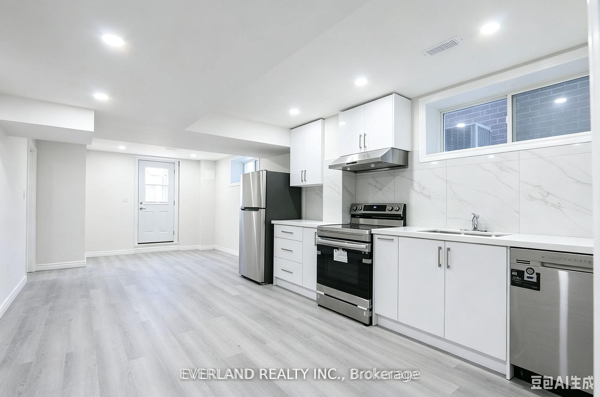 Photo 13 of 21 Kenneth Ross Bend, East Gwillimbury, Sharon — HOMEH