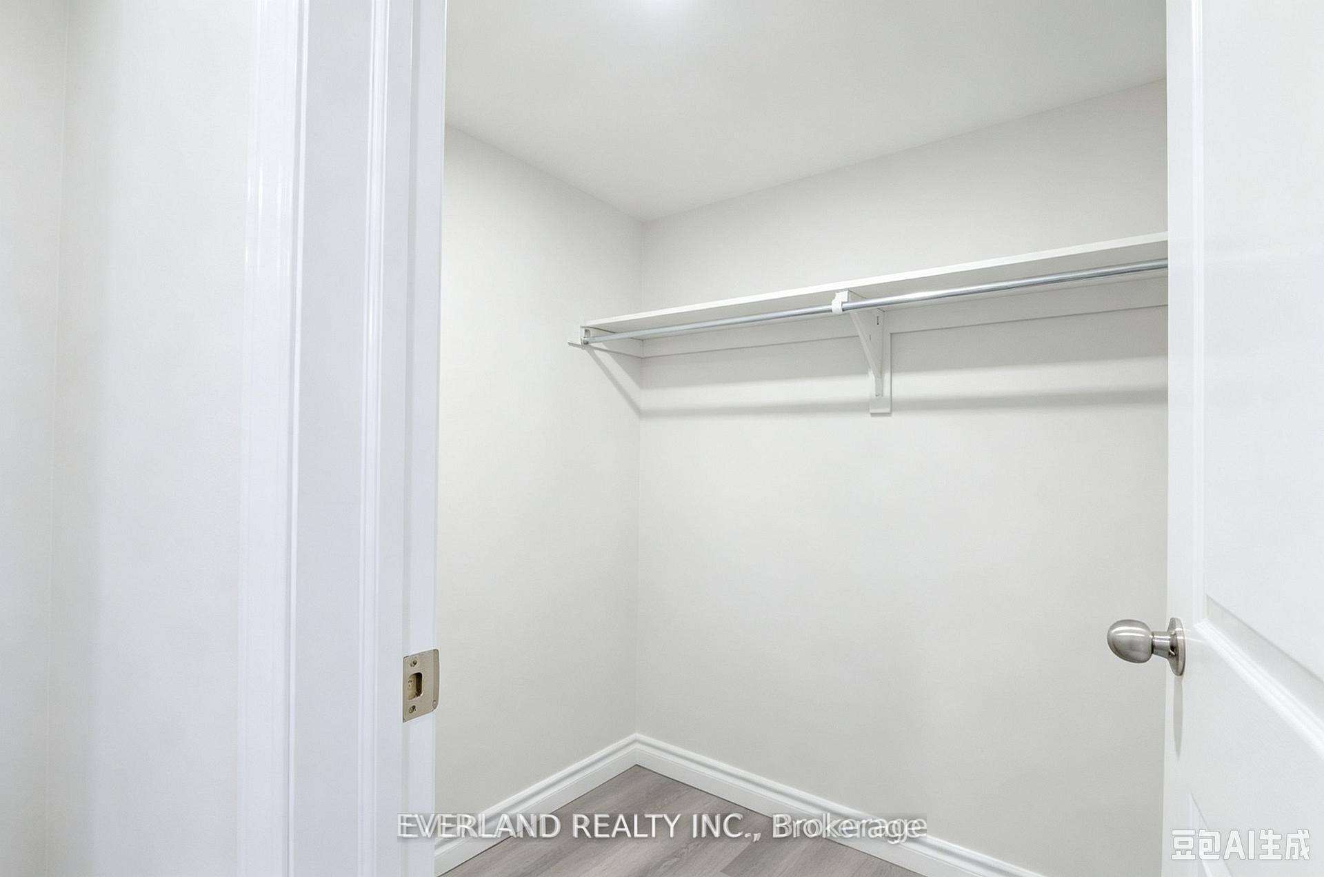 Photo 14 of 21 Kenneth Ross Bend, East Gwillimbury, Sharon — HOMEH