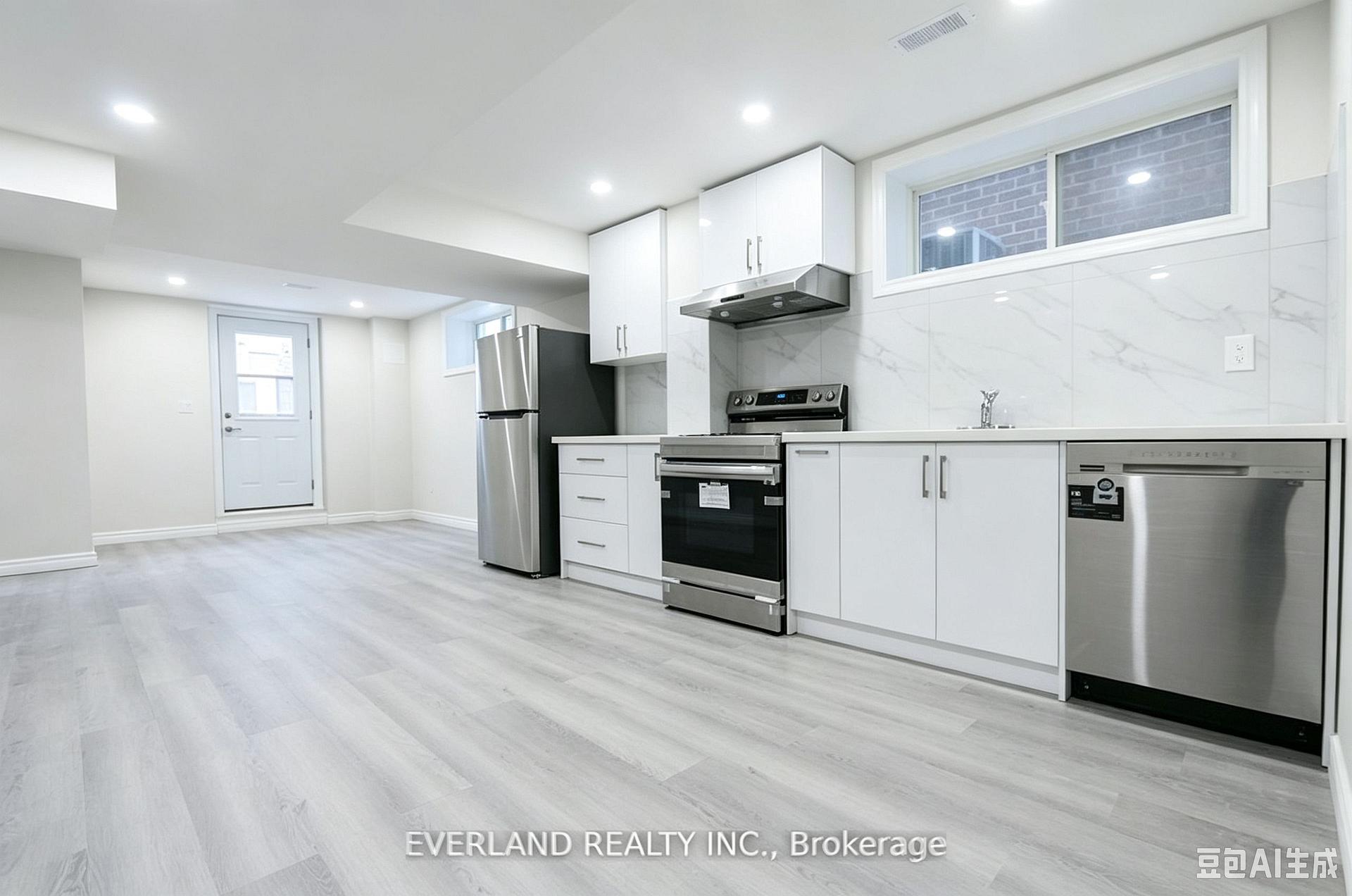 Photo 16 of 21 Kenneth Ross Bend, East Gwillimbury, Sharon — HOMEH