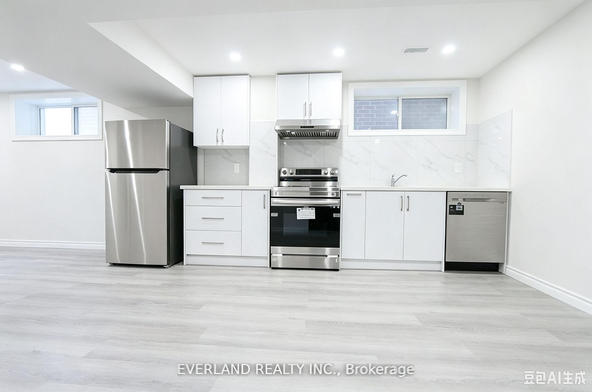 Photo 17 of 21 Kenneth Ross Bend, East Gwillimbury, Sharon — HOMEH