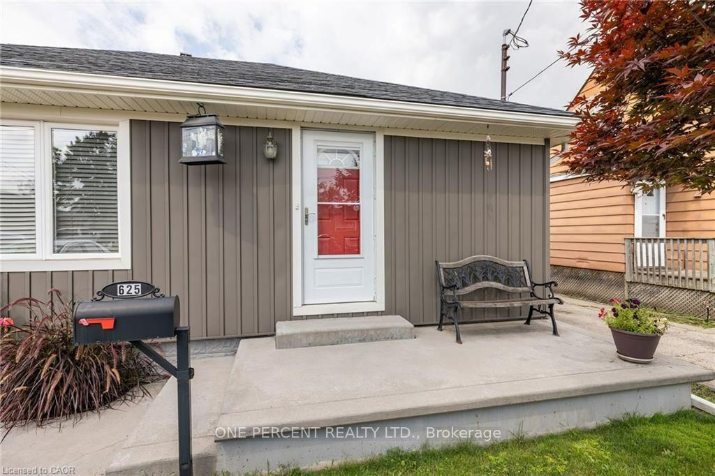 Photo 6 of 625 Tate Avenue, Hamilton, Parkview — HOMEH