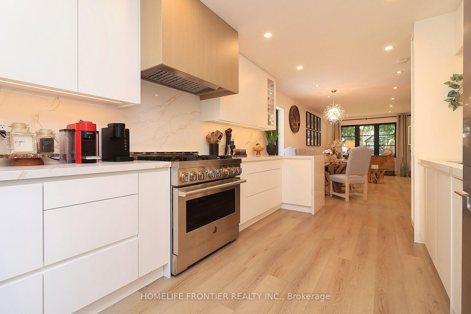 Photo 2 of 23 Whaley Drive, Etobicoke, Alderwood — HOMEH