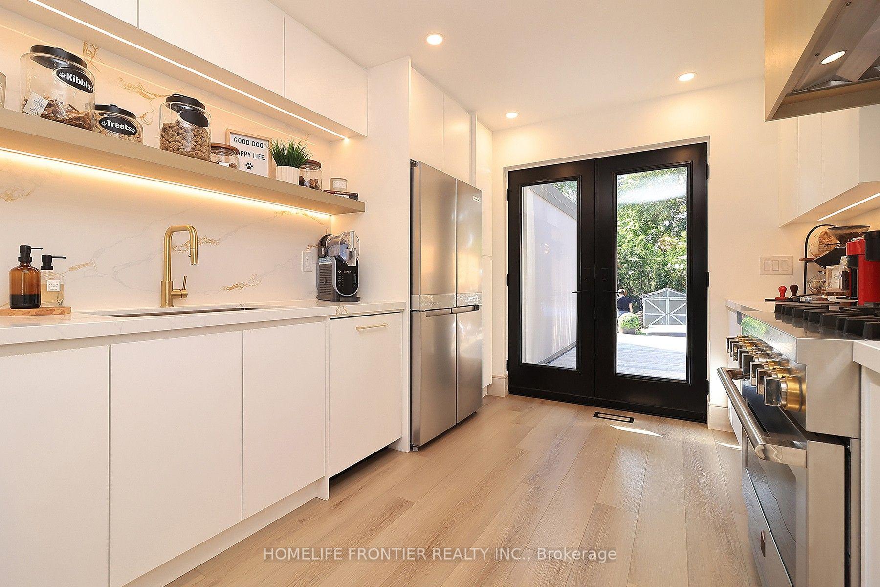 Photo 7 of 23 Whaley Drive, Etobicoke, Alderwood — HOMEH