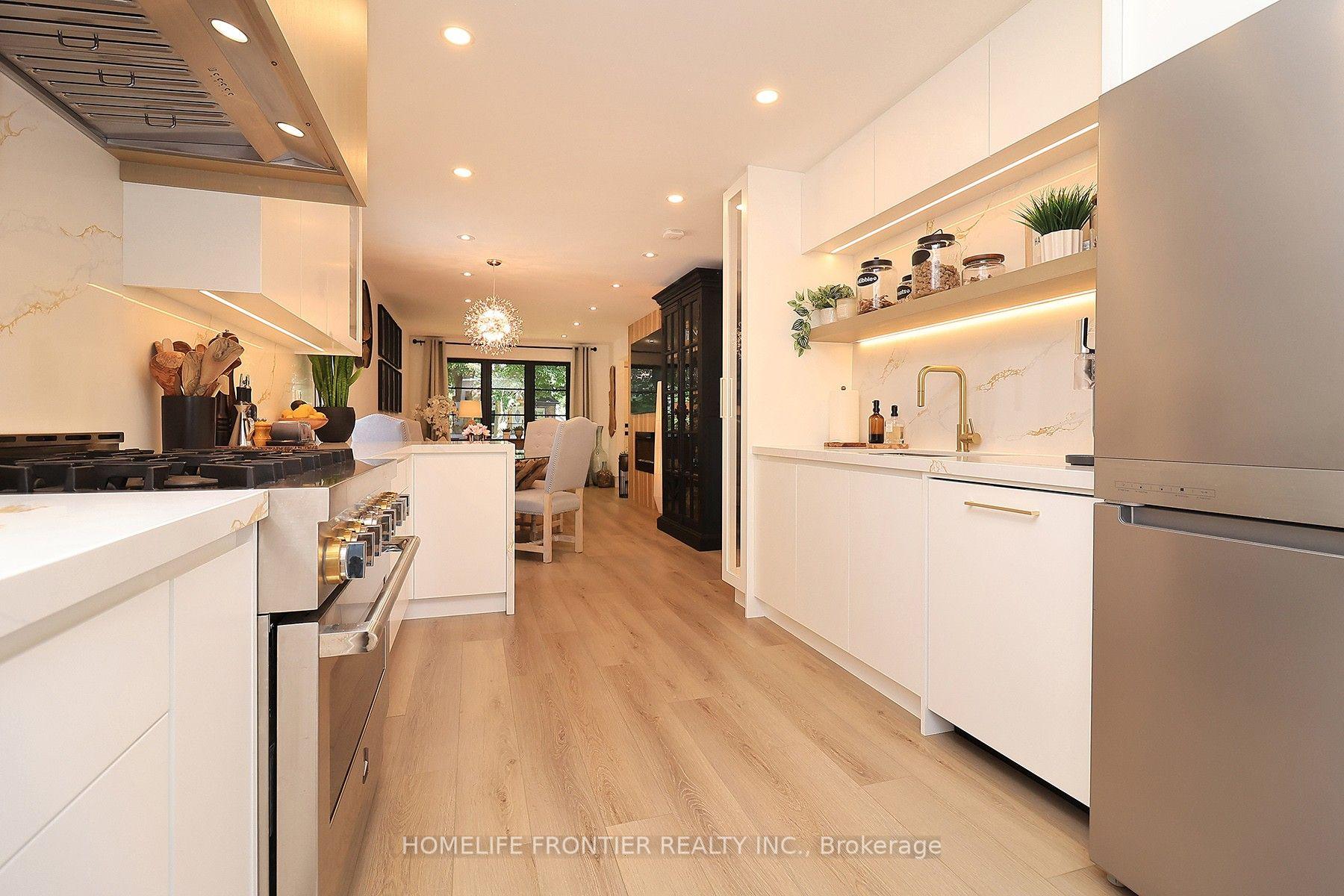 Photo 8 of 23 Whaley Drive, Etobicoke, Alderwood — HOMEH