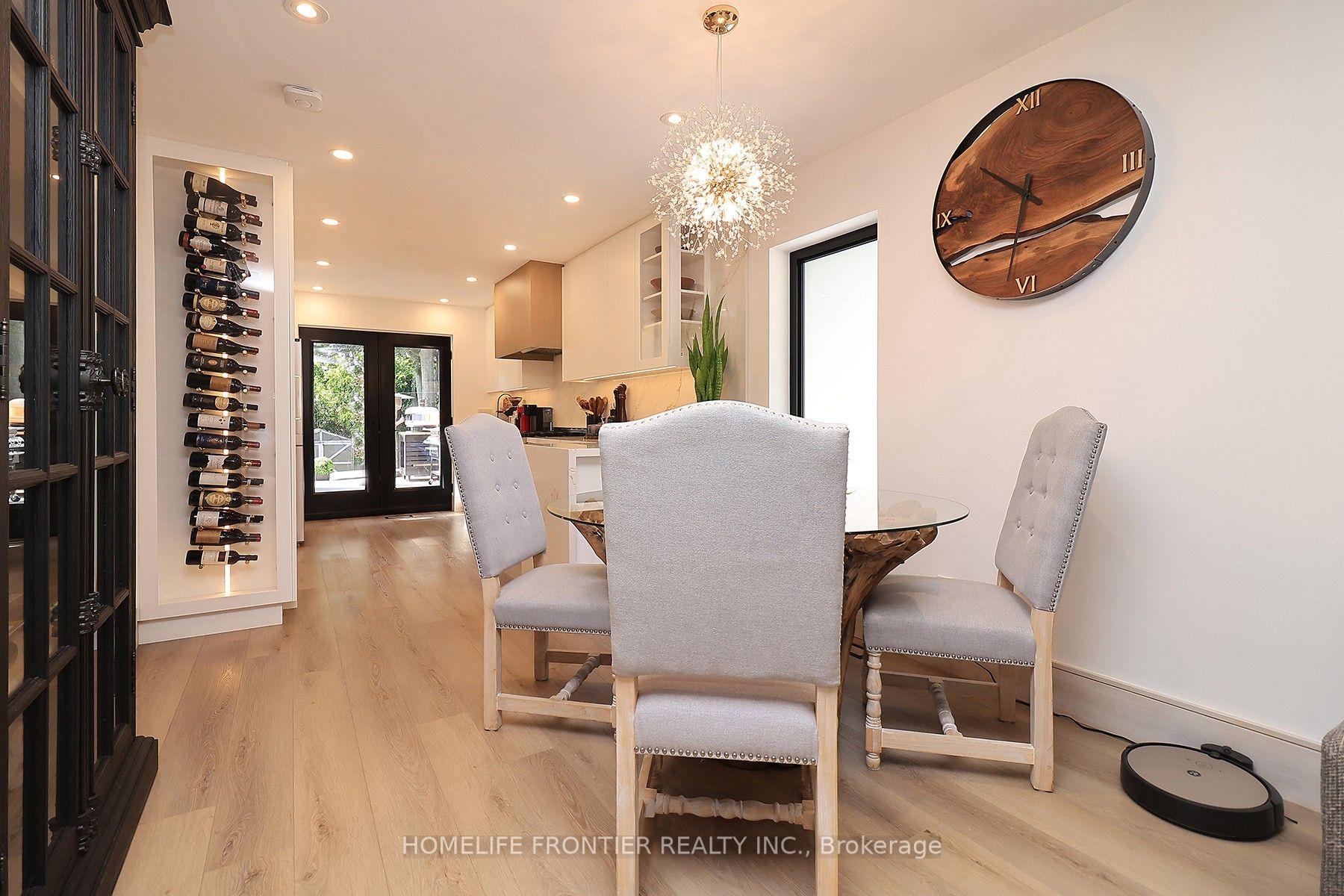 Photo 11 of 23 Whaley Drive, Etobicoke, Alderwood — HOMEH