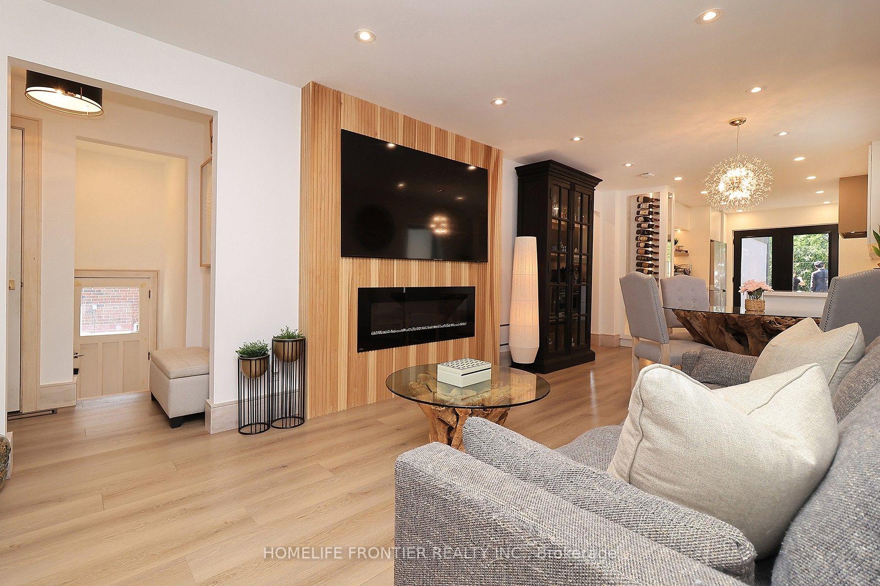 Photo 14 of 23 Whaley Drive, Etobicoke, Alderwood — HOMEH