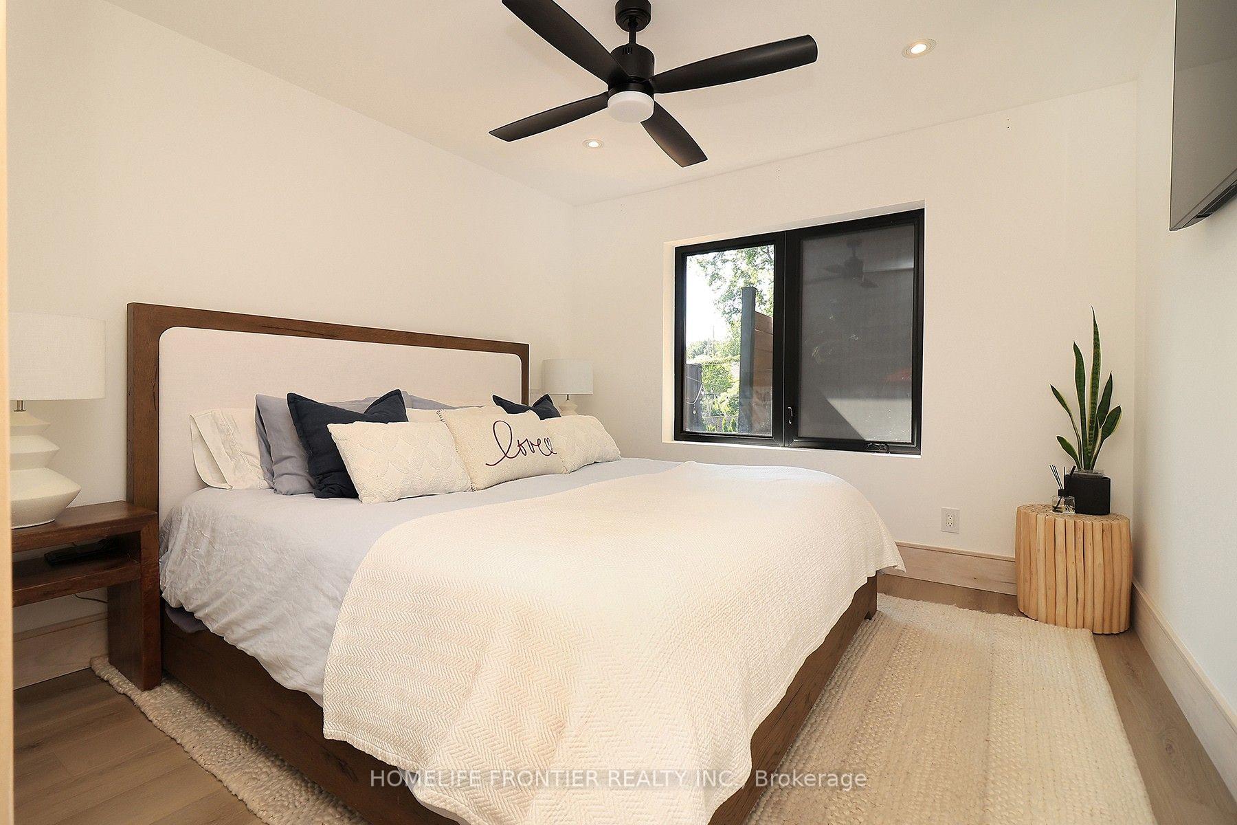 Photo 16 of 23 Whaley Drive, Etobicoke, Alderwood — HOMEH