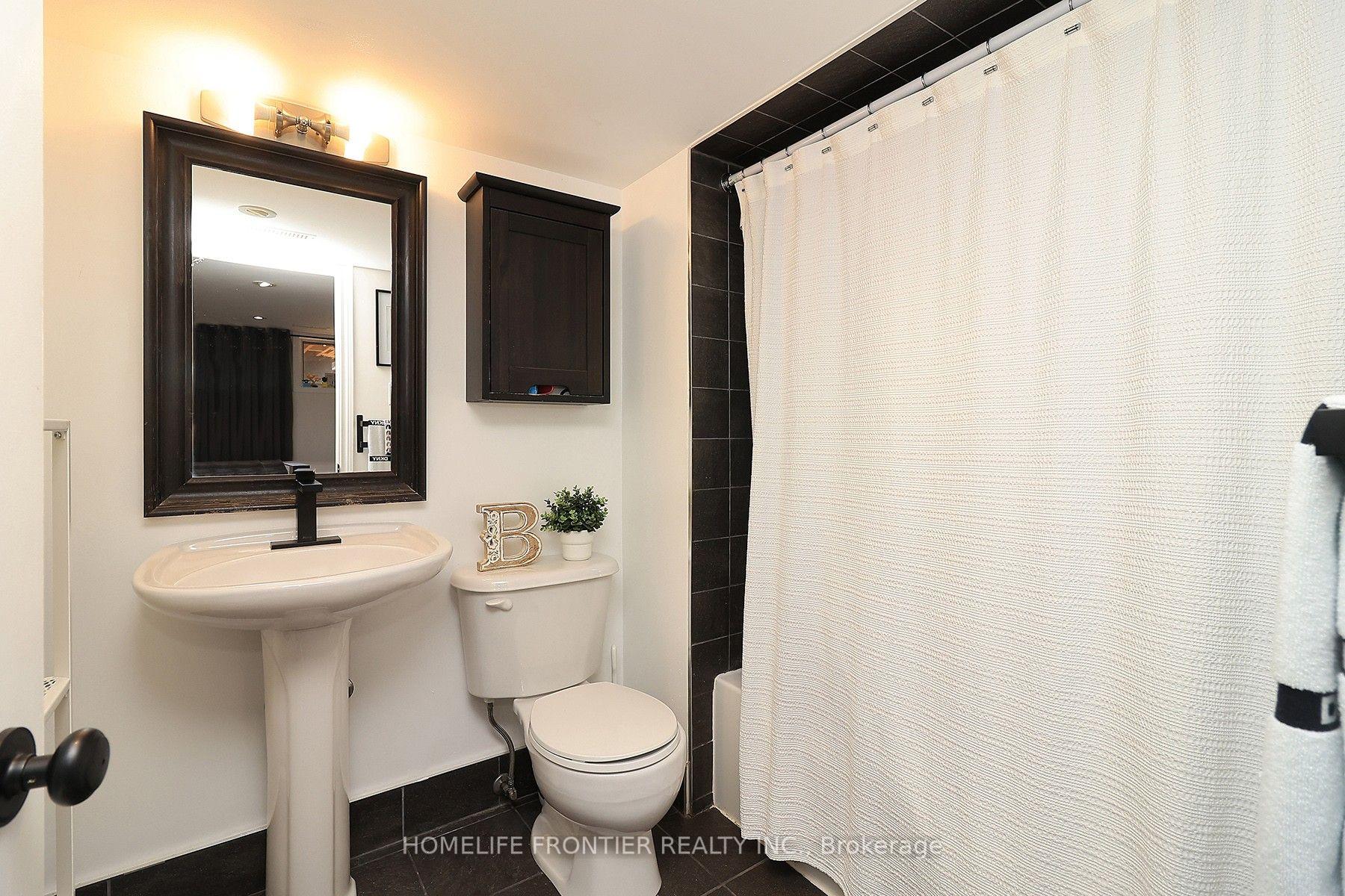 Photo 20 of 23 Whaley Drive, Etobicoke, Alderwood — HOMEH