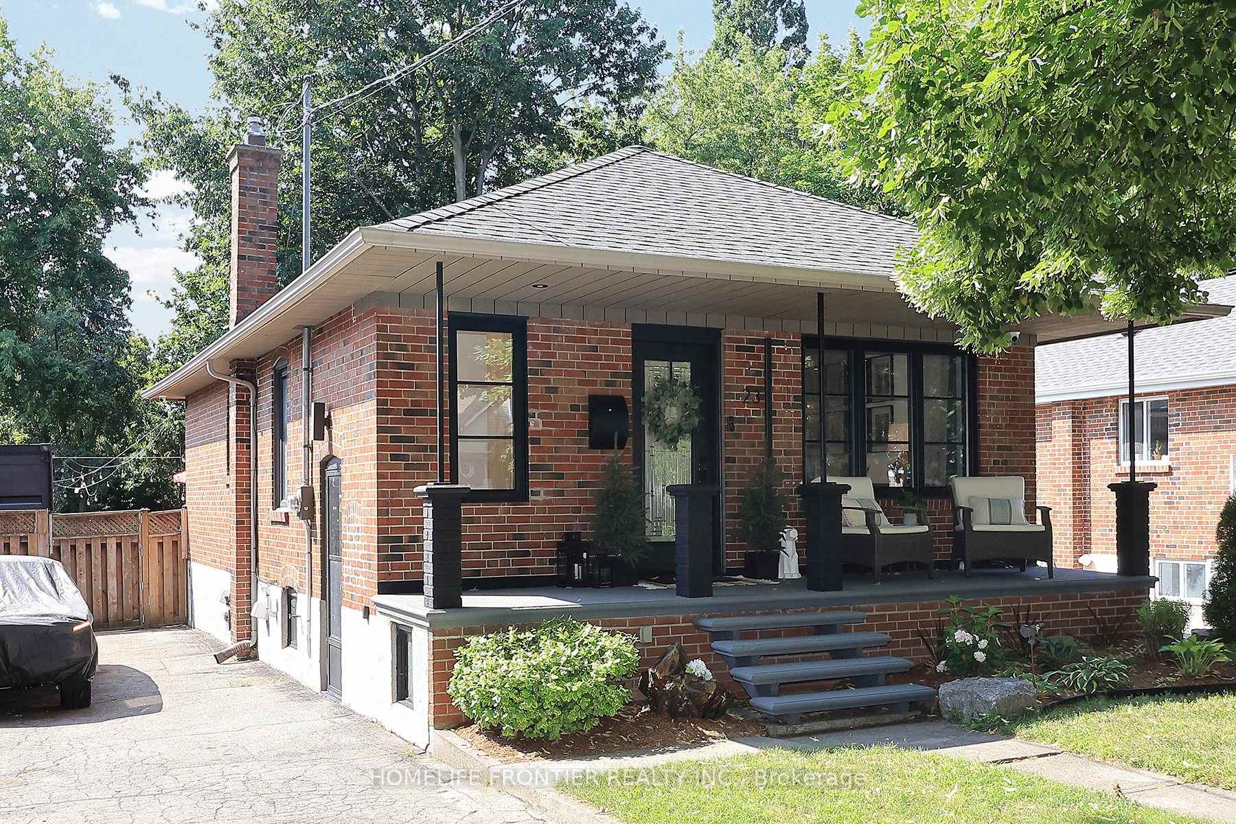 Photo 24 of 23 Whaley Drive, Etobicoke, Alderwood — HOMEH