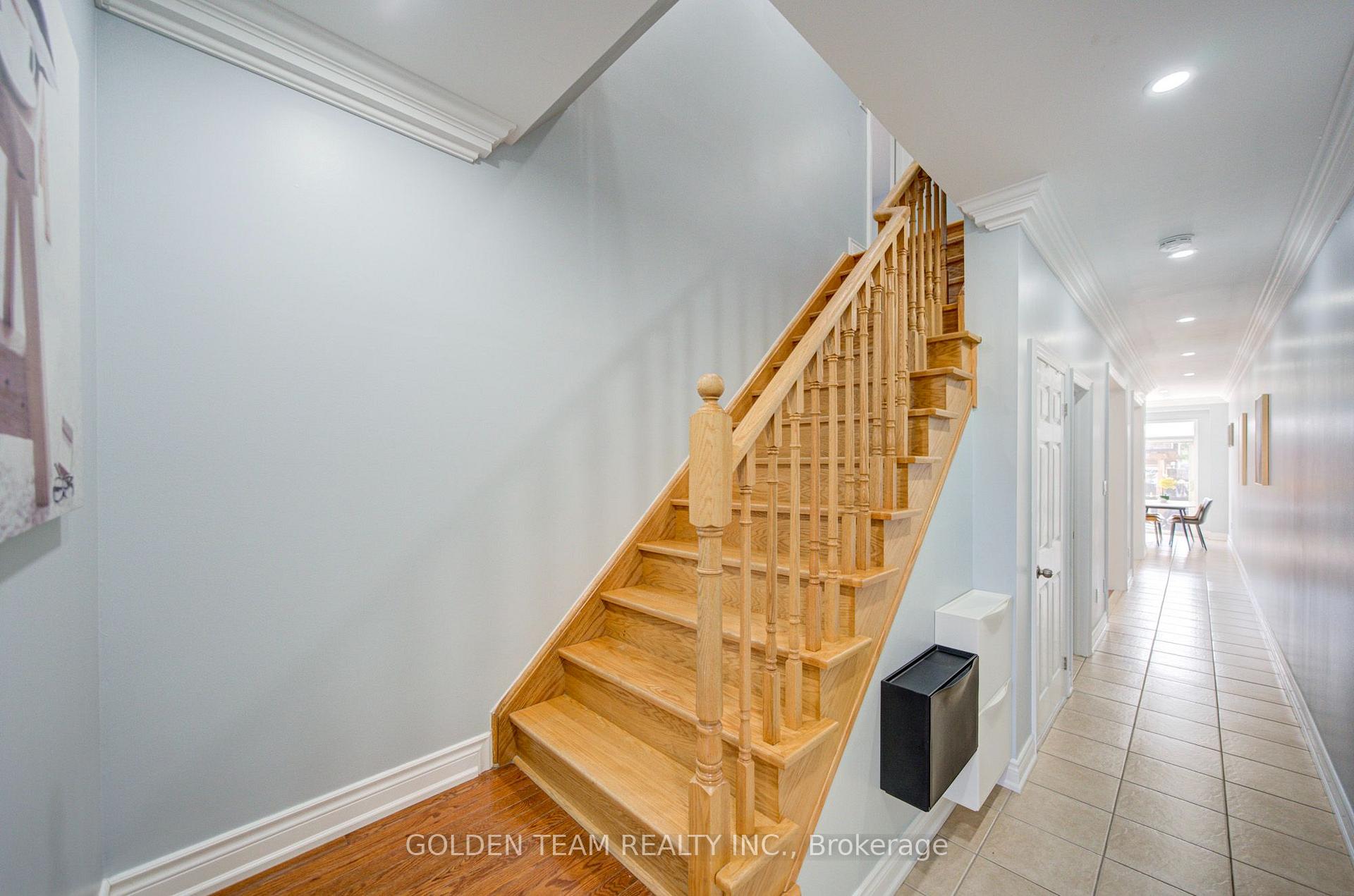 Photo 3 of 22 Lahore Crescent, Markham, Cedarwood — HOMEH