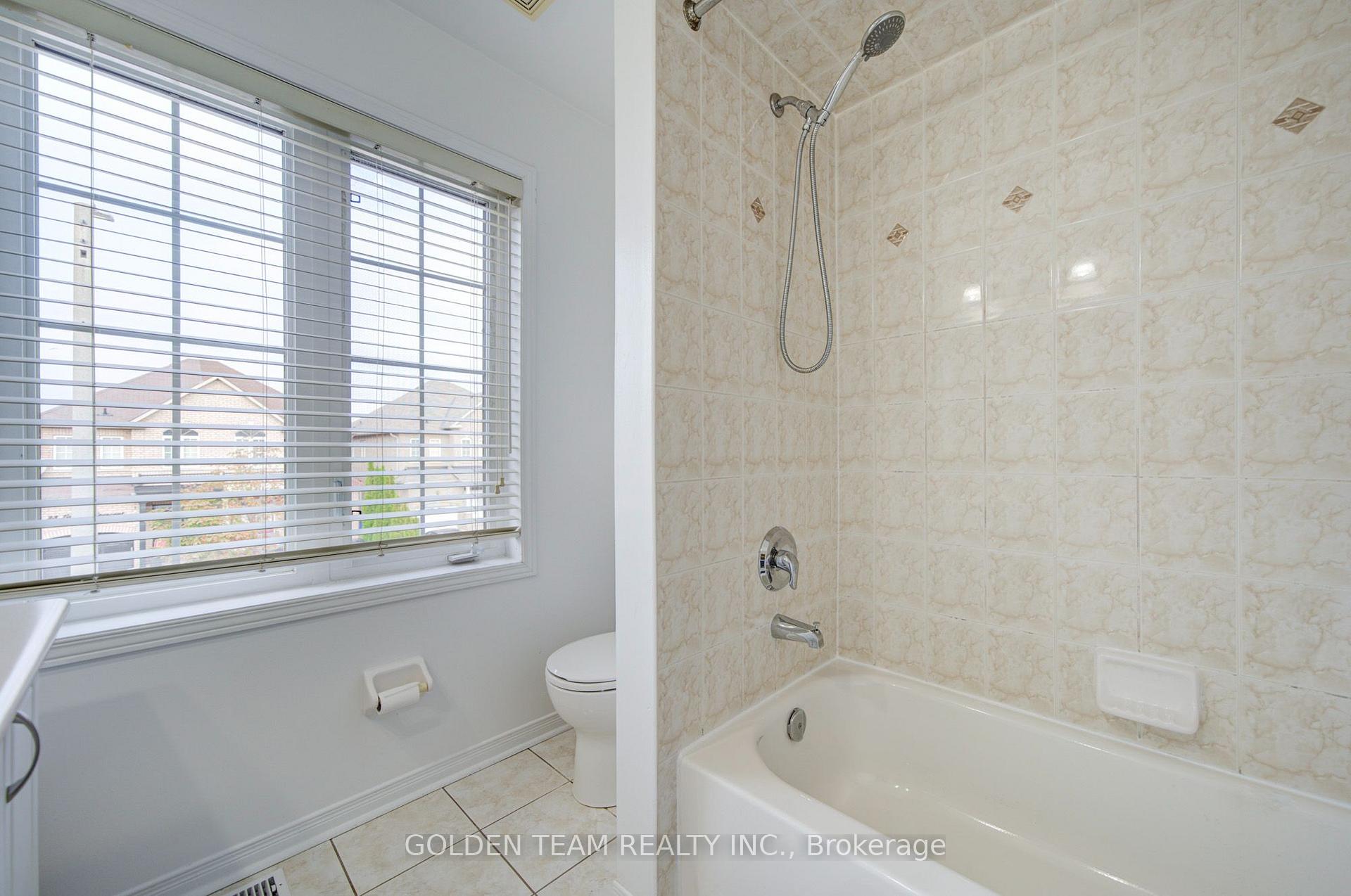 Photo 18 of 22 Lahore Crescent, Markham, Cedarwood — HOMEH