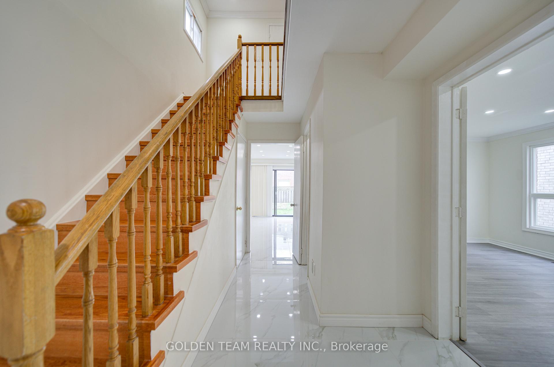 Photo 5 of 77 Miles Farm Road, Markham, Middlefield — HOMEH