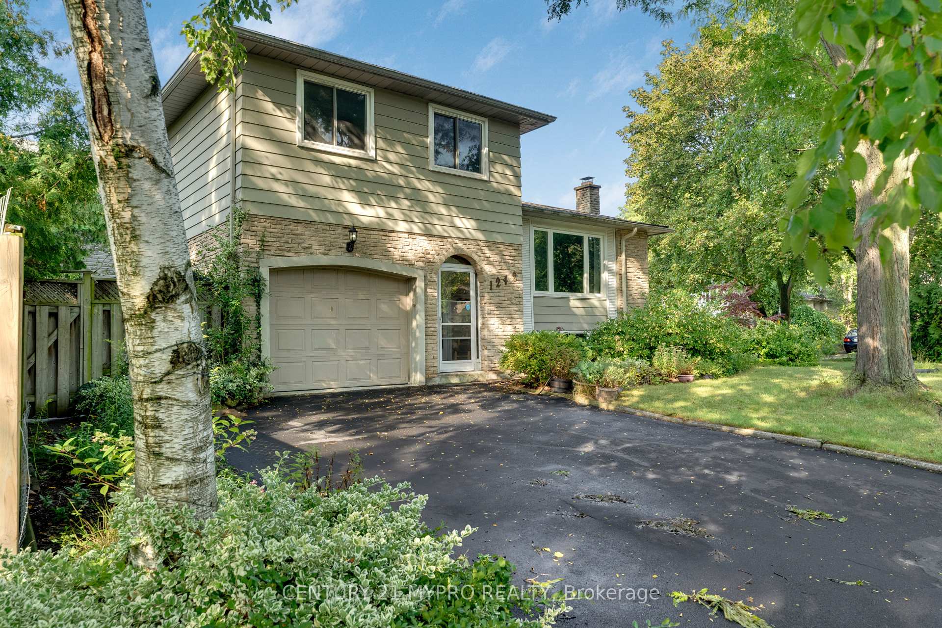 Photo of 1242 Richards Crescent