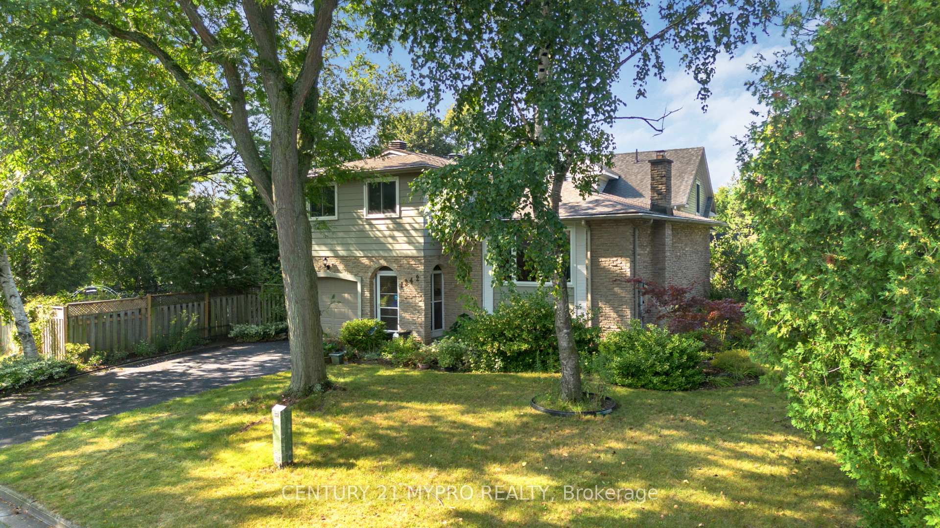 Photo 3 of 1242 Richards Crescent, Oakville, College Park — HOMEH